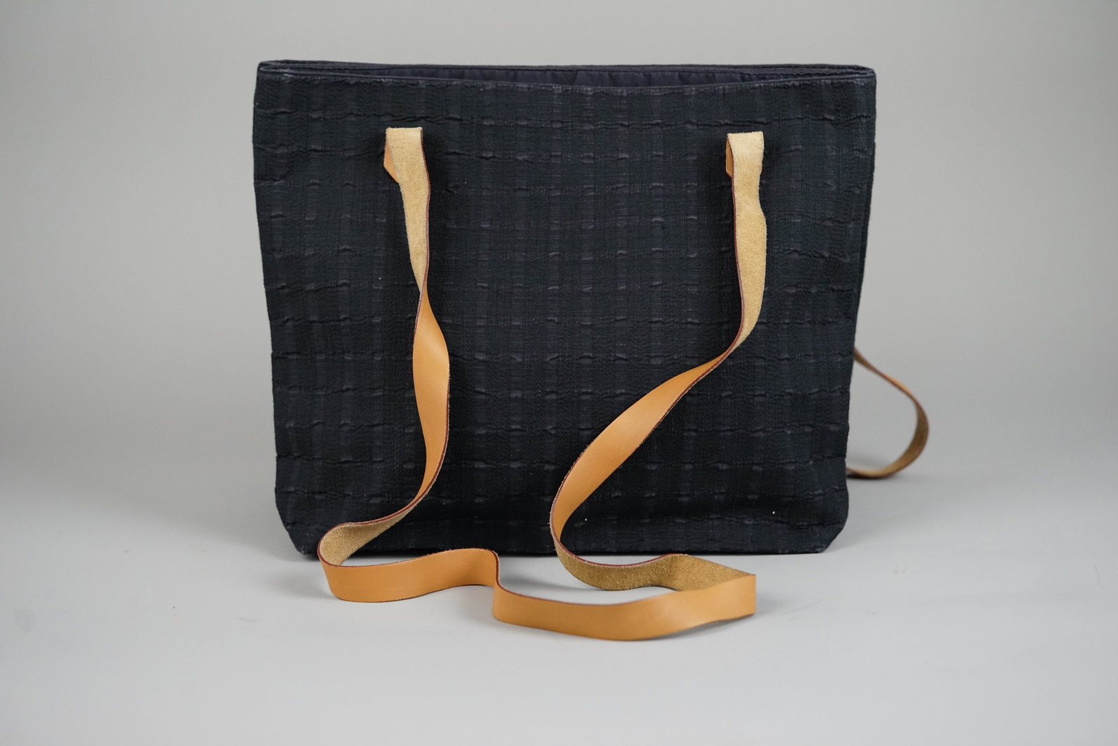 HERMES AMEDA BACA BADUPOCHE TOTE BAG CANVAS BLACK: HERMES AMEDA BACA BADUPOCHE TOTE BAG CANVAS BLACK DIMENSIONS: Width 35cm, height 25cm, depth 10cm COLOUR: Black MATERIAL: Canvas ACCESSORIES: N/A CONDITION RANK: B If you have any questions regarding 
