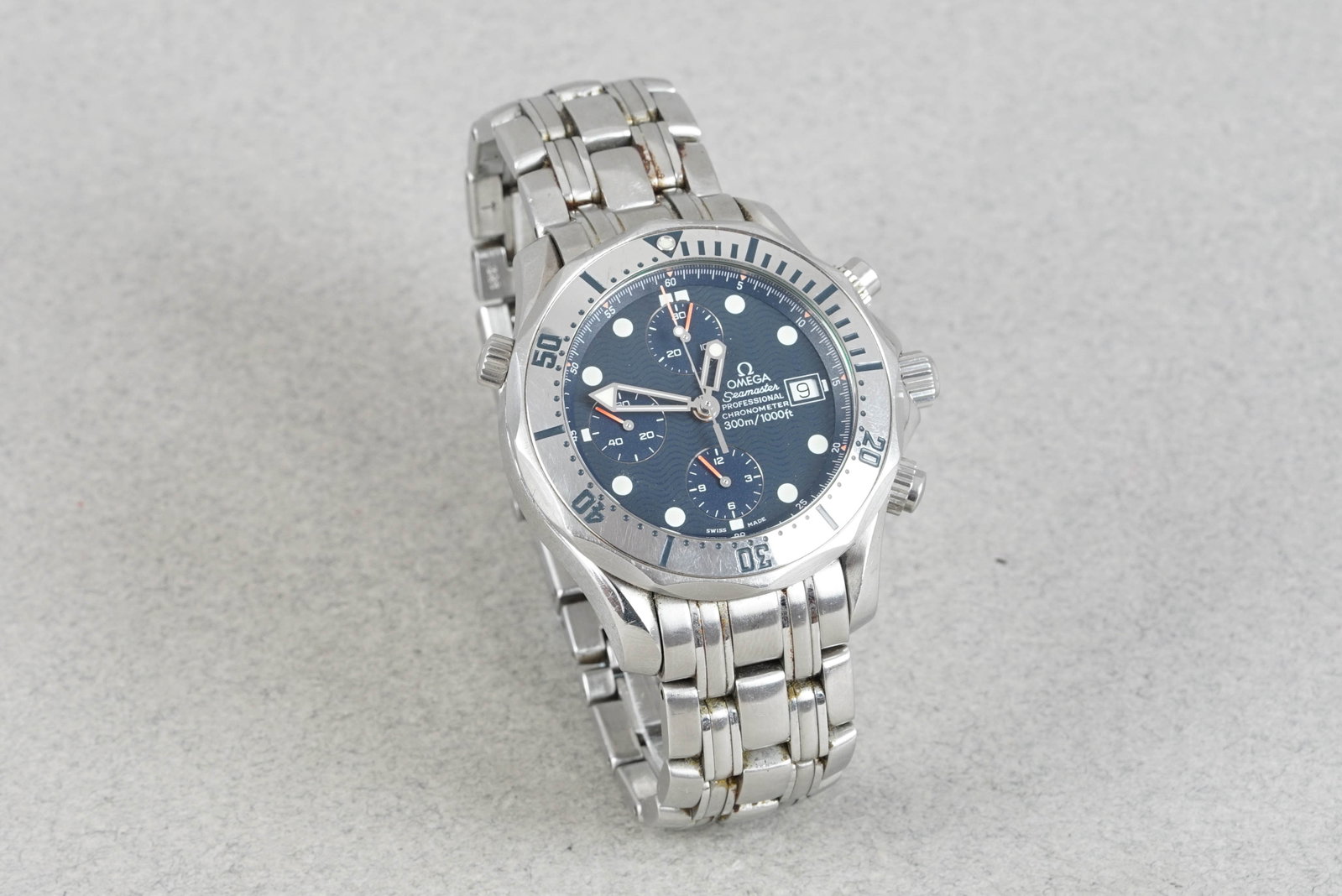 OMEGA SEAMASTER AUTOMATIC CHRONOGRAPH W/ BOX & GUARANTEE CARD REF. 2598.80 CIRCA 1999 - 2