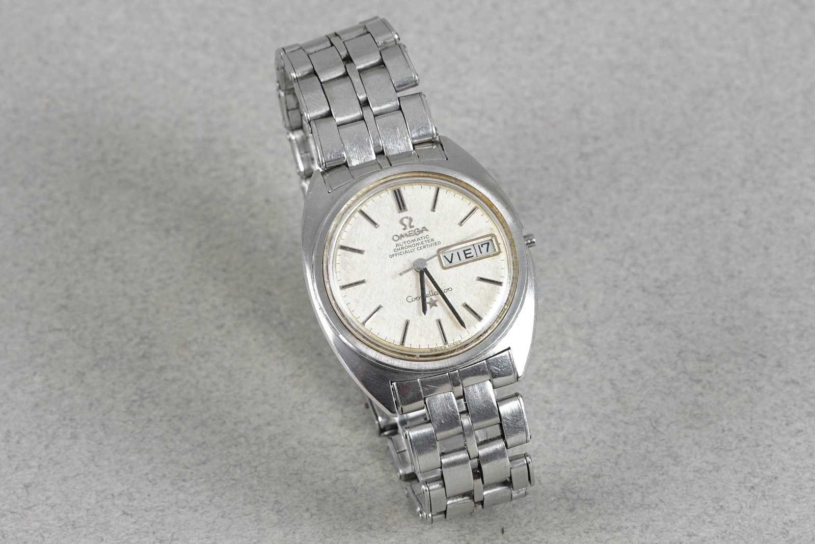 OMEGA CONSTELLATION LINEN DIAL AUTOMATIC CHRONOMETER DAY DATE WRISTWATCH - 2