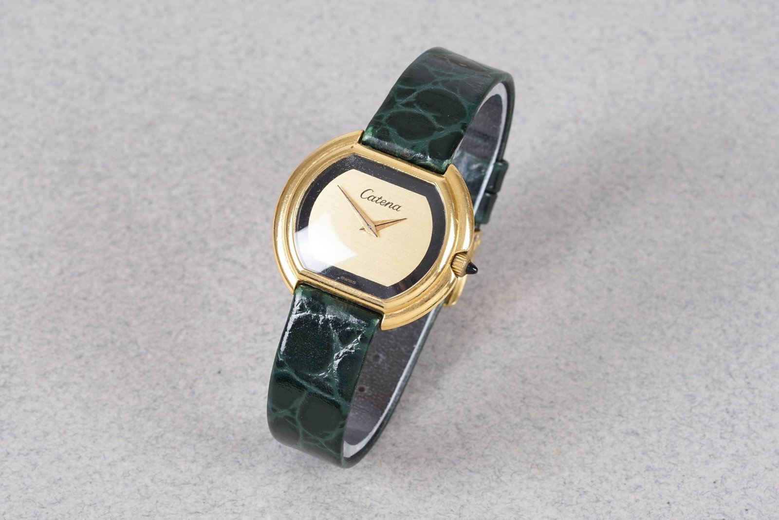 CANTENA GOLD PLATED WRISTWATCH: CANTENA GOLD PLATED WRISTWATCH, this watch is fitted with a gondola shape dial, no hour markers and dagger hands. The 32mm gold plated case is fitted with a crown and a snap case back. Inside is a