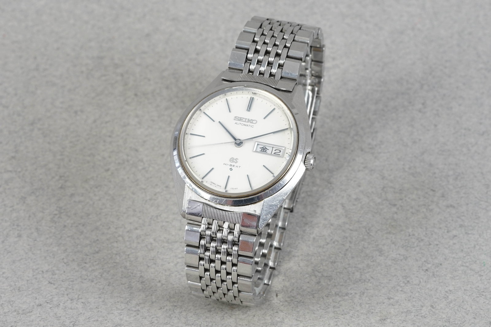 GRAND SEIKO HI-BEAT AUTOMATIC DAY DATE REF. 5646-7010: GRAND SEIKO HI-BEAT AUTOMATIC DAY DATE REF. 5646-7010 DIAL: Circular white dial with stick hour marks, day date windows CASE: 36mm stainless steel, GS crown, screw down case back MOVEMENT: Automatic
