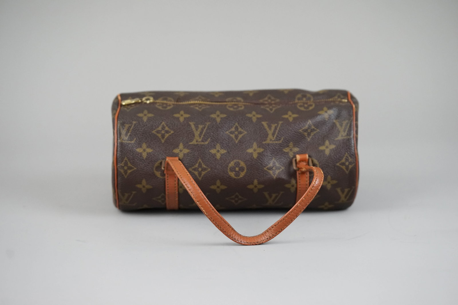 LOUIS VUITTON MONOGRAM PAPILLON 26 OLD HANDBAG M51366 873TH: LOUIS VUITTON MONOGRAM PAPILLON 26 OLD HANDBAG M51366 873TH DIMENSIONS: Width 25cm, height 12cm, depth 13cm COLOUR: Brown ACCESSORIES: N/A CONDITION RANK: C - Small tare along seam holding zip in