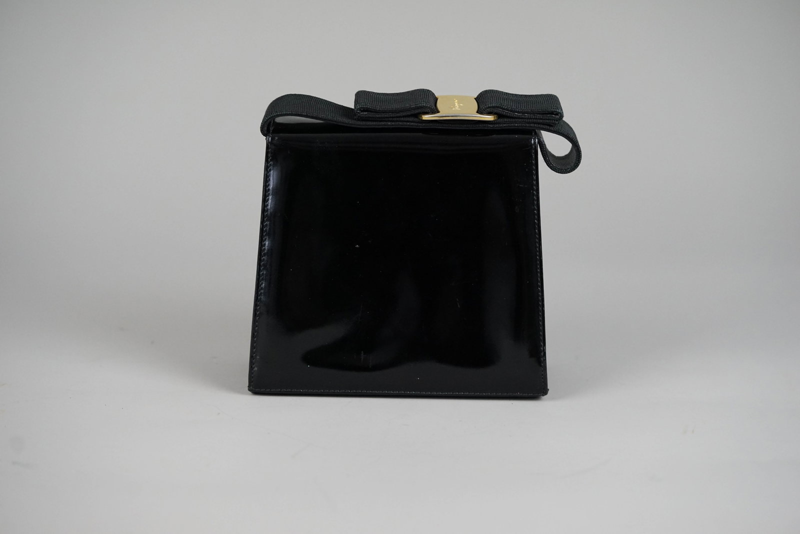 SALVATORE FERRAGAMO VARA HANDBAG ENAMEL BLACK - 5