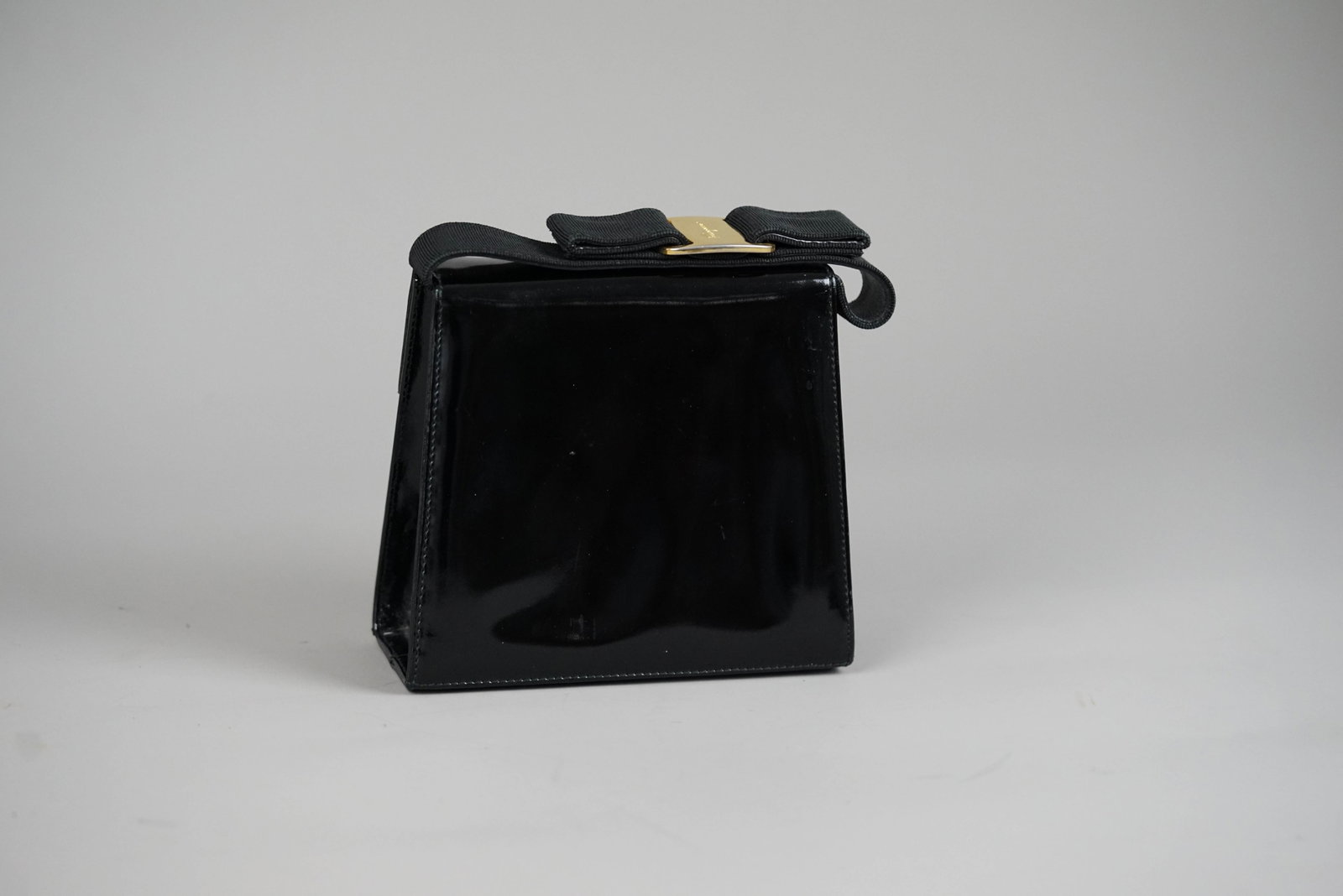 SALVATORE FERRAGAMO VARA HANDBAG ENAMEL BLACK - 6