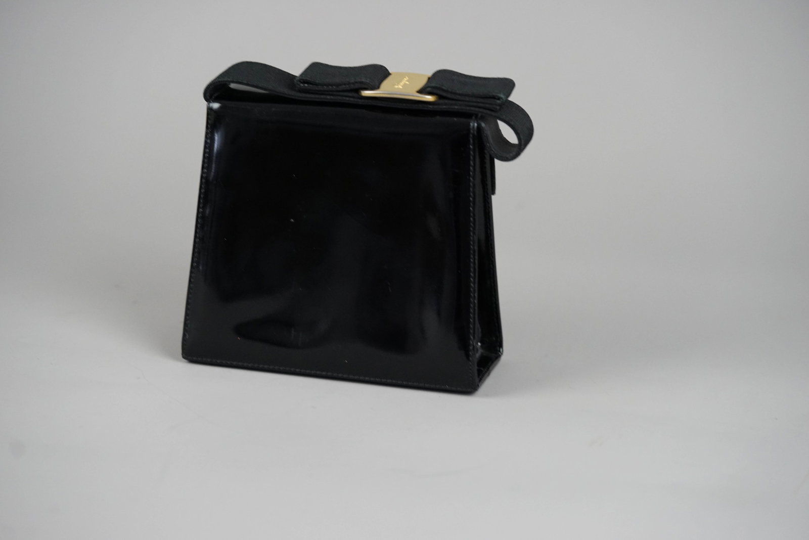 SALVATORE FERRAGAMO VARA HANDBAG ENAMEL BLACK - 7