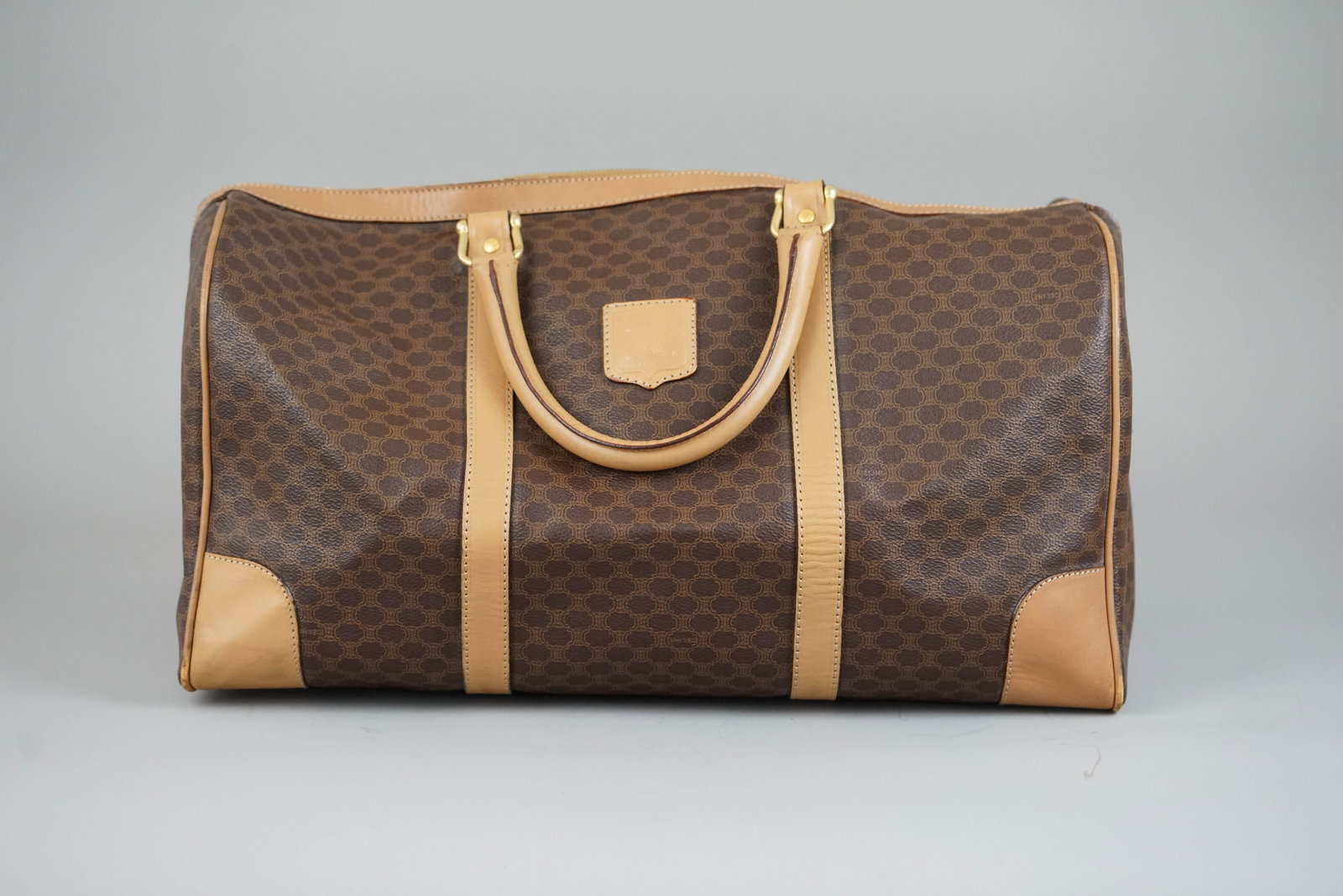 CELINE MACADAM BOSTON BAG BROWN CADENAS KEYS CROCHETTE: CELINE MACADAM BOSTON BAG BROWN CADENAS KEYS CROCHETTE DIMENSIONS: Width 45cm, height 24cm, depth 22cm COLOUR: brown MATERIAL: ACCESSORIES: padlock, key and fob CONDITION RANK: BC If you have any
