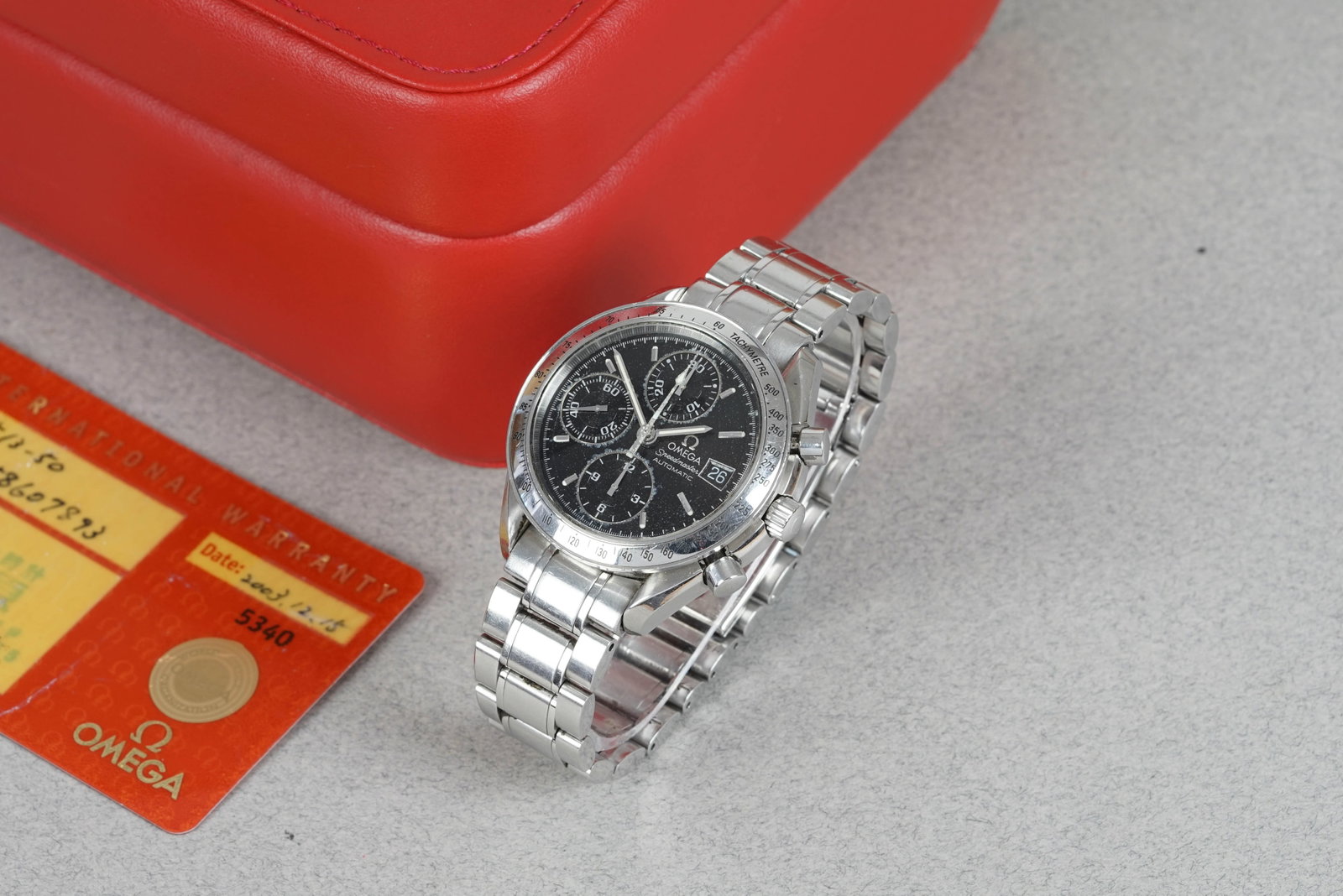 OMEGA SPEEDMASTER AUTOMATIC DATE W/ BOX & GUARANTEE CARD REF. 3513.50 CIRCA 2003: OMEGA SPEEDMASTER AUTOMATIC DATE W/ BOX & GUARANTEE CARD REF. 3513.50 CIRCA 2003 DIAL: Black dial, applied indices with Lume, date window, hands with Lume CASE: 39mm stainless steel, snap case