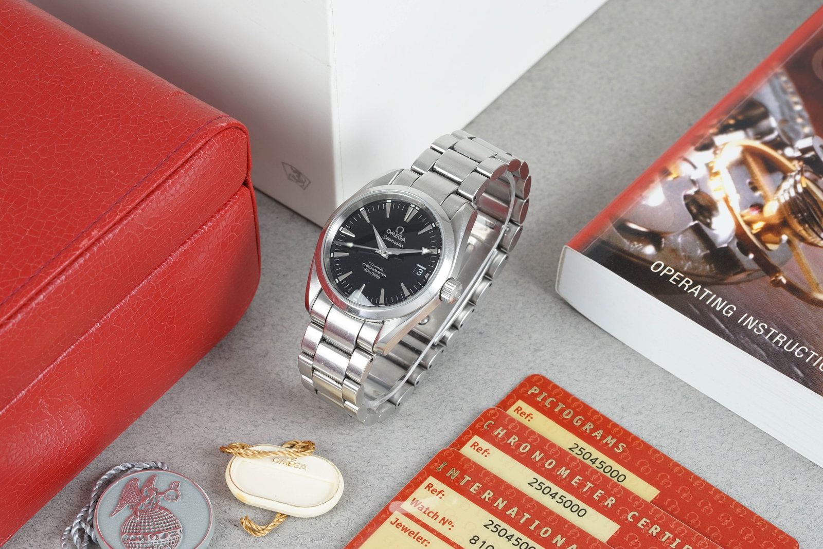 OMEGA SEAMASTER CO-AXIAL CHRONOMETER W/ BOX & GUARANTEE REF. 2504.50: OMEGA SEAMASTER CO-AXIAL CHRONOMETER W/ BOX & GUARANTEE REF. 2504.50 DIAL: Dial with applied indices, date window, hands with Lume CASE: 36mm stainless steel, smooth bezel, screw-down case back