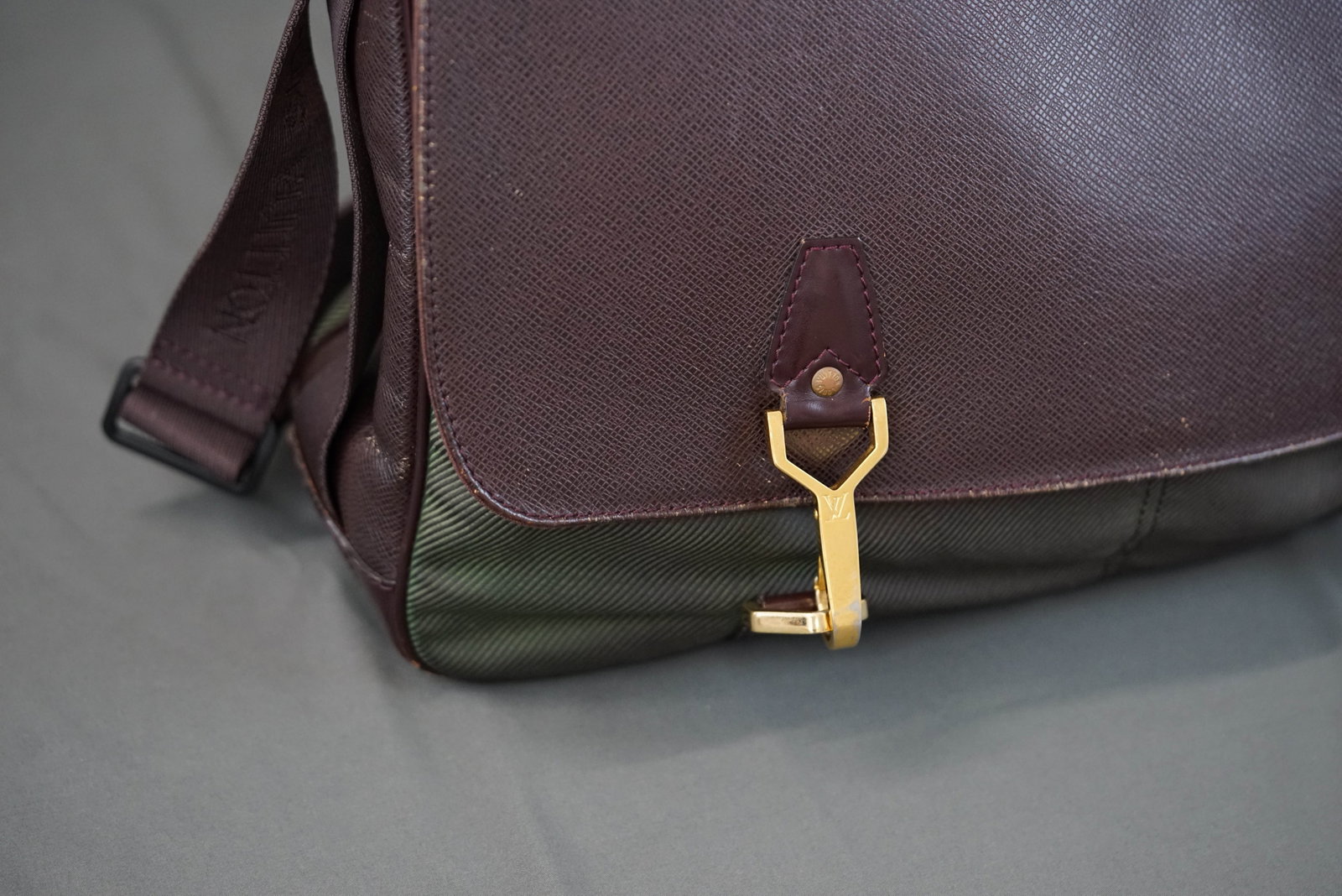 LOUIS VUITTON TAIGA DELVAUX SHOULDER BAG M30166 SP1022 - 4