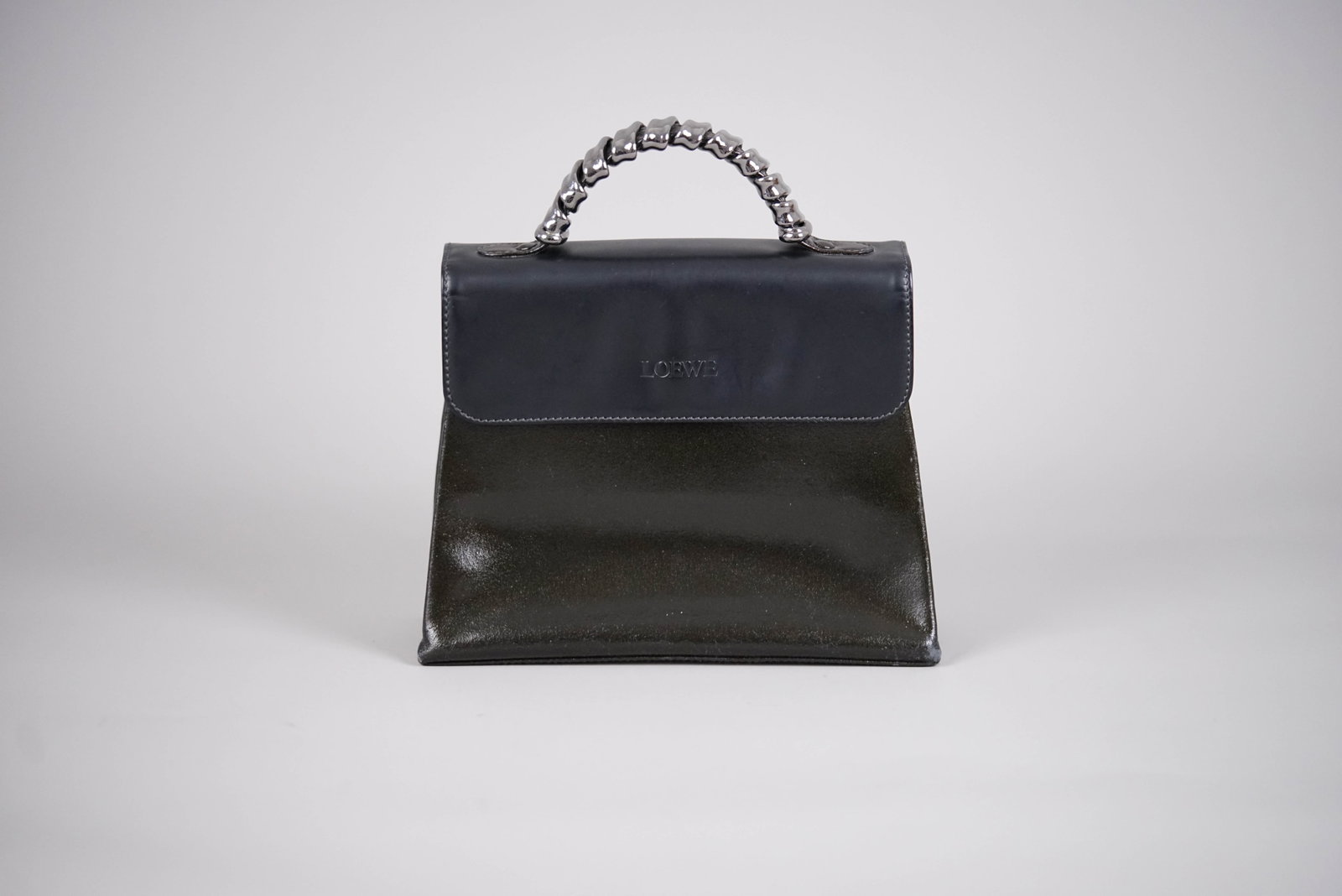 LOEWE VELAZQUEZ TWO TONE HANDBAG: LOEWE VELAZQUEZ TWO TONE HANDBAG, width 22cm, height 16cm, depth 6cm. If you have any questions regarding this lot please contact us. For further information on our auction, please refer to our T
