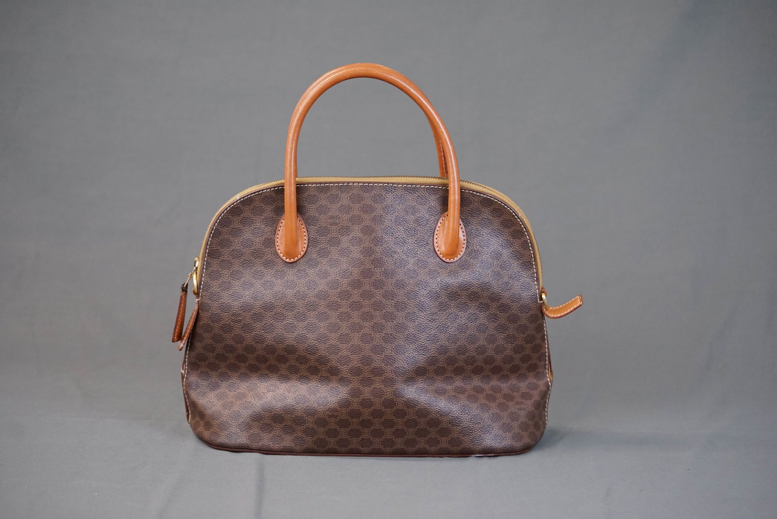 CELINE MACADAM HANDBAG: CELINE MACADAM HANDBAG DIMENSIONS: Width 30cm, height 24cm, depth 12.5cm COLOUR: brown MATERIAL: coated canvas ACCESSORIES: n/a CONDITION RANK: wear commensurate with age If you have any questions