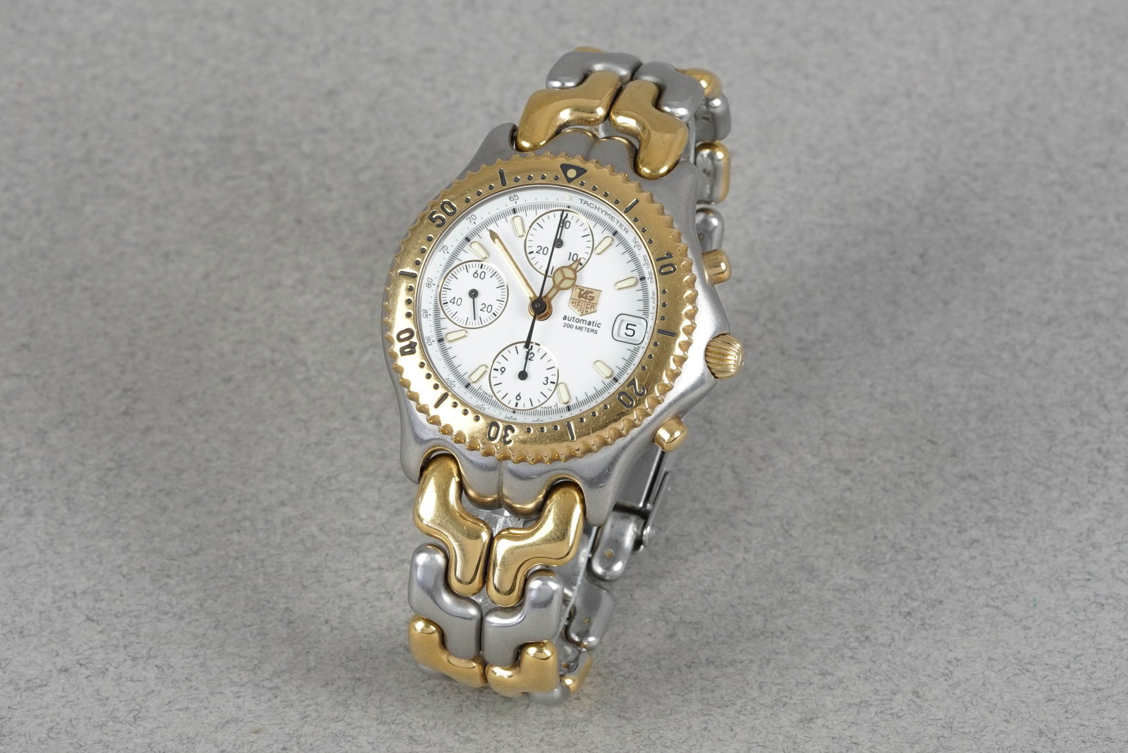 TAG HEUER CELL PROFESSIONAL 200 CHRONOGRAPH REF. CG2120 (1 of 4)