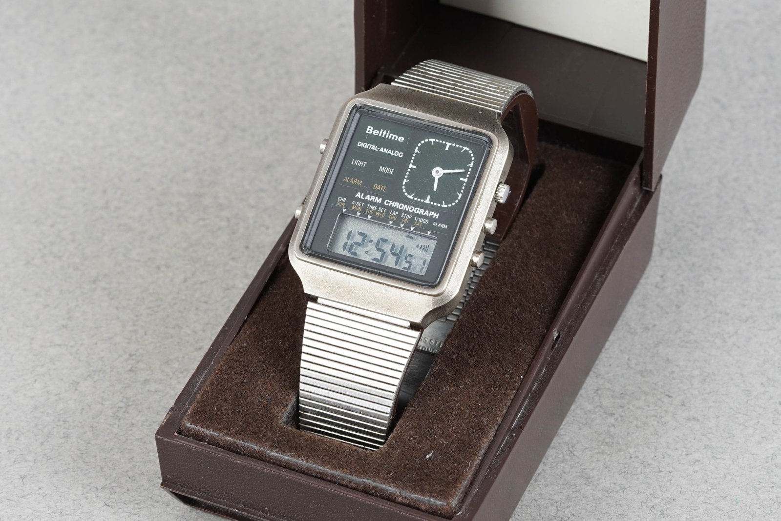 BELLTIME DIGITAL ALARM CHRONOGRAPH W/ BOX: BELLTIME DIGITAL ALARM CHRONOGRAPH W/ BOX DIAL: Digital/analogy display CASE: 33X42mm case, pushers MOVEMENT: Quartz BRACELET OR STRAP: Stainless steel ACCESSORIES: Box CONDITION NOTES: Currently runn
