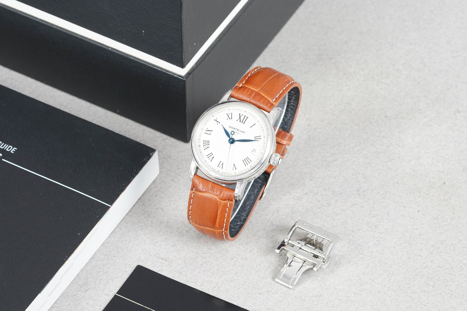 MONTBLANC STAR DATE AUTOMATIC DATE W/ BOX & GUARANTEE CARD REF. 107115: MONTBLANC STAR DATE AUTOMATIC DATE W/ BOX & GUARANTEE CARD REF. 107115 DIAL: circular white two tone dial, date window, roman numerals and dauphine hands CASE: 36mm steel case, exhibition case