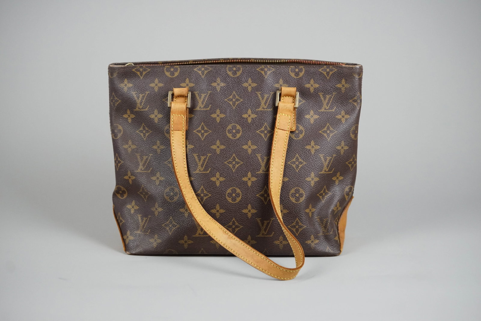 LOUIS VUITTON MONOGRAM CAVA PIANO SHOULDER BAG M51148 DU1012 CONDITION RANK: C: LOUIS VUITTON MONOGRAM CAVA PIANO SHOULDER BAG M51148 DU1012 DIMENSIONS: Width 28cm, height 23cm, depth 11cm COLOUR: Brown ACCESSORIES: N/A CONDITION RANK: C If you have any questions regarding this
