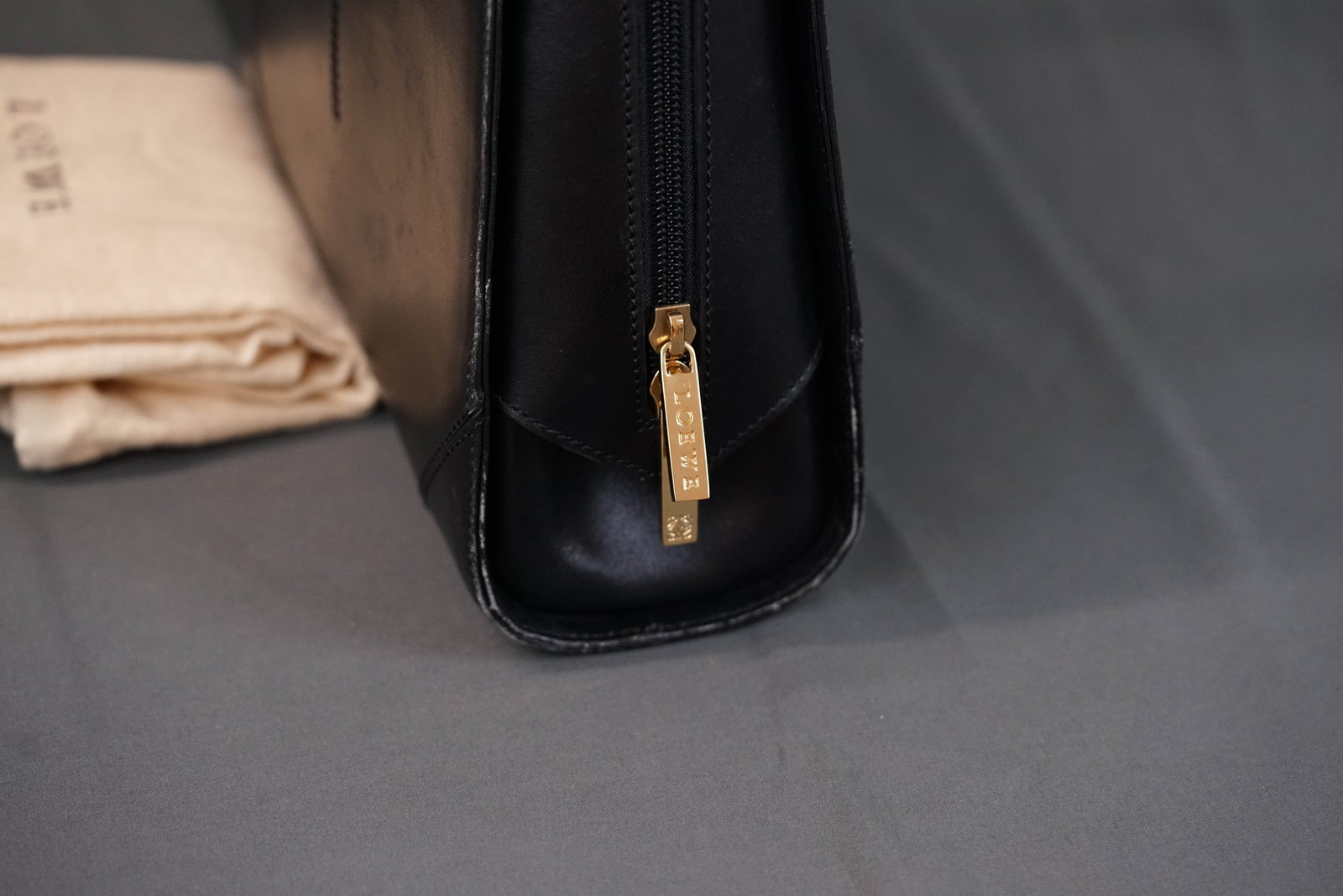 LOEWE ANAGRAM BLACK LEATHER HANDBAG - 9