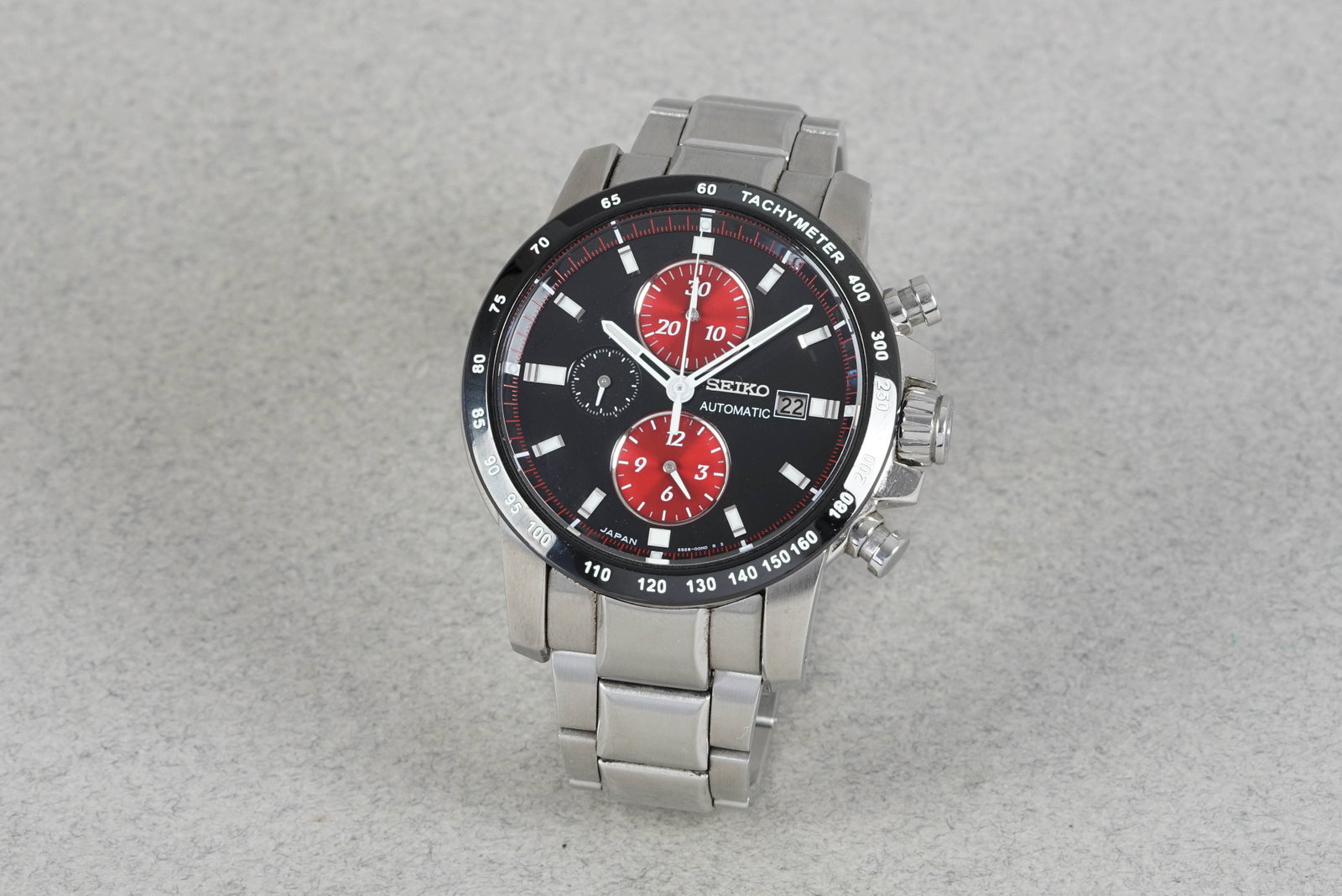 SEIKO BRIGHTS PHOENIX AUTOMATIC CHRONOGRAPH W/ SPARE LINKS REF. 6S28-00B0: SEIKO BRIGHTS PHOENIX AUTOMATIC CHRONOGRAPH W/ SPARE LINKS REF. 6S28-00B0 DIAL: black dial with red subdialsbaton hour markers, pencil hands CASE: 45mm steel case, screw back exhibition window