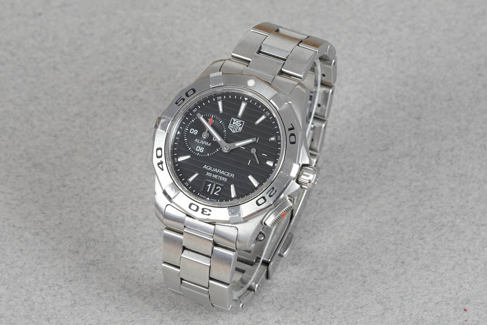 TAG HEUER AQUARACER 300 METERS CHRONOGRAPH REF. WAP111Z: TAG HEUER AQUARACER 300 METERS CHRONOGRAPH REF. WAP111Z DIAL: Black dial, chronograph sub dials at 3, 6, 9, date window, tachymeter scale CASE: 40mm stainless steel, rotating bezel, screw-down case
