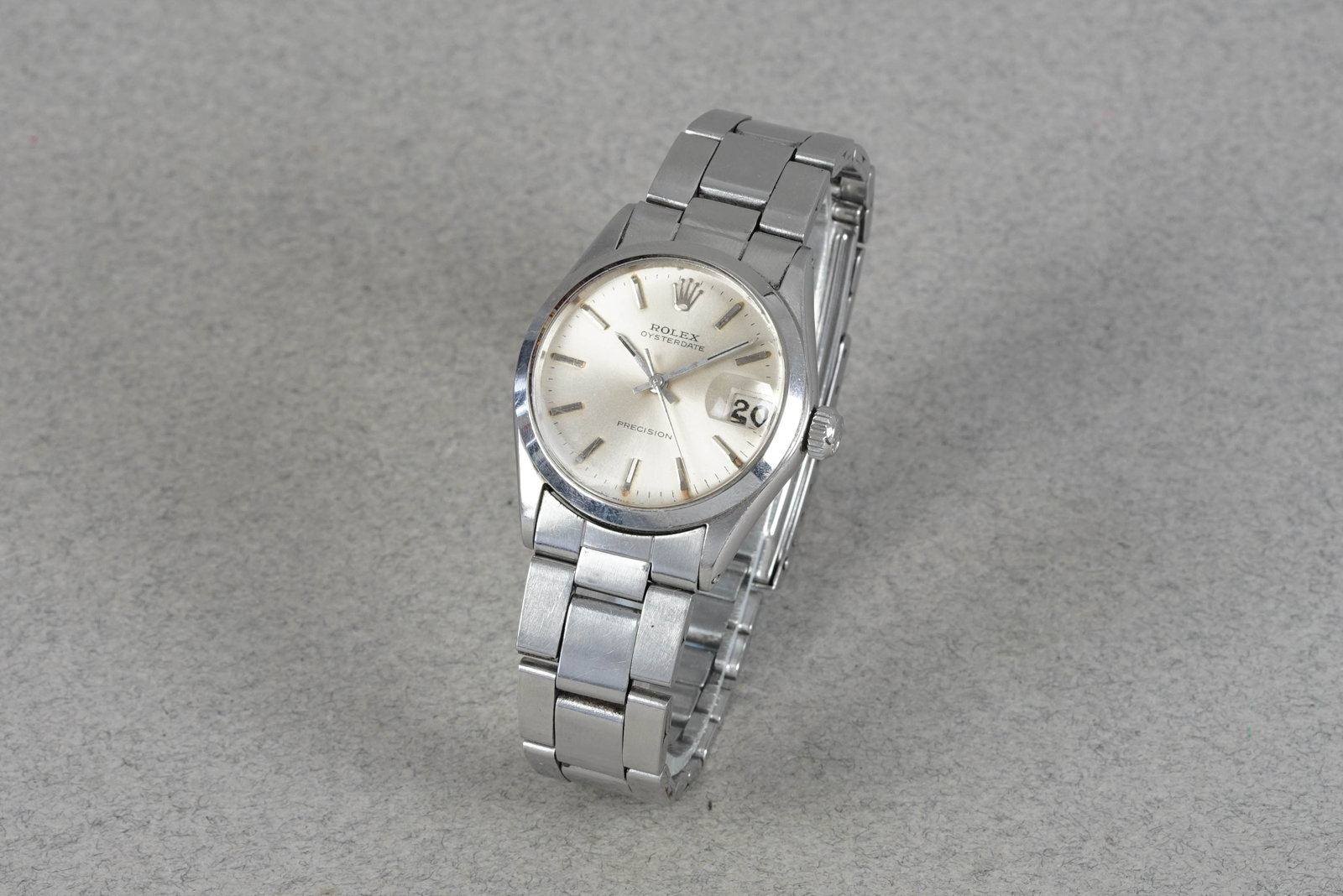 ROLEX OYSTERDATE PRECISION REF. 6466 CIRCA 1970: ROLEX OYSTERDATE PRECISION REF. 6466 CIRCA 1970 DIAL: circular white dial, date window, baton hour markers and hands CASE: 30mm steel case , screw back, Rolex crown MOVEMENT: manual movement