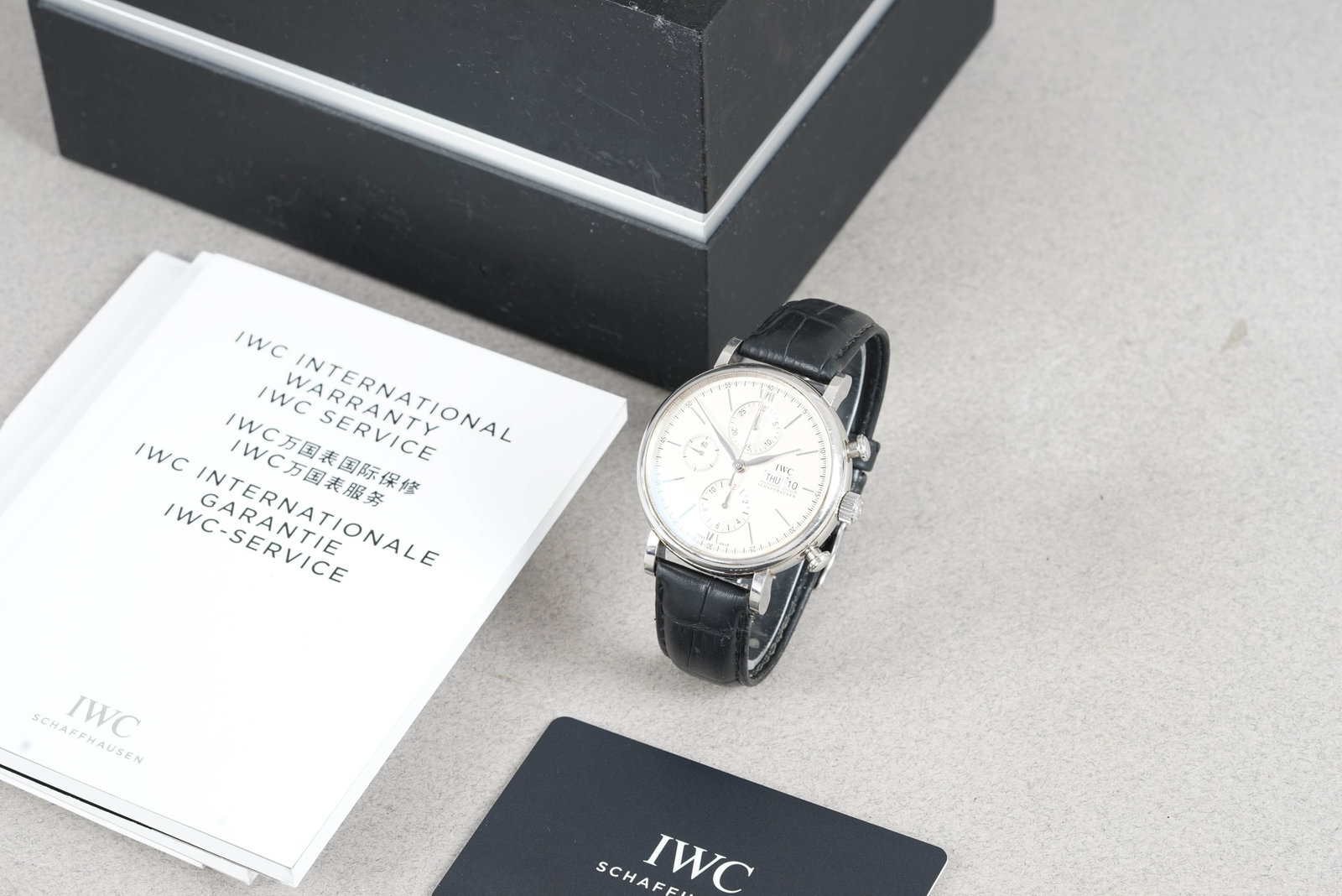 IWC SCHAFFHAUSEN PORTOFINO CHRONOGRAPH AUTOMATIC W/ BOX & GUARANTEE CARD REF. IW391008 CIRCA 2018: IWC SCHAFFHAUSEN PORTOFINO CHRONOGRAPH AUTOMATIC W/ BOX & GUARANTEE CARD REF. IW391008 CIRCA 2018 DIAL: circular white dial dagger hands, 3 sub dials, day/date window CASE: 42mm steel case, screw