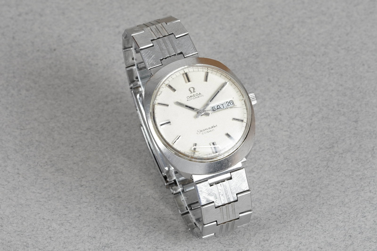 OMEGA SEAMASTER COSMIC AUTOMATIC DAY DATE REF. 166.035 - 2