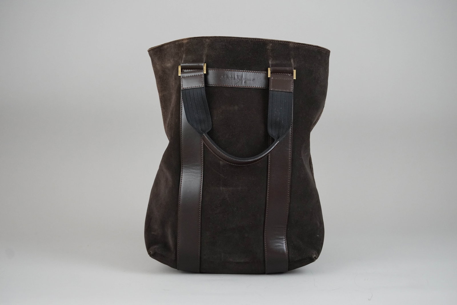 SALVATORE FERRAGAMO TOTE BAG SUEDE LEATHER BROWN: SALVATORE FERRAGAMO TOTE BAG SUEDE LEATHER BROWN DIMENSIONS: Width 29cm, height 37cm, depth 8.5cm COLOUR: brown MATERIAL: leather ACCESSORIES: n/a CONDITION RANK: B If you have any questions