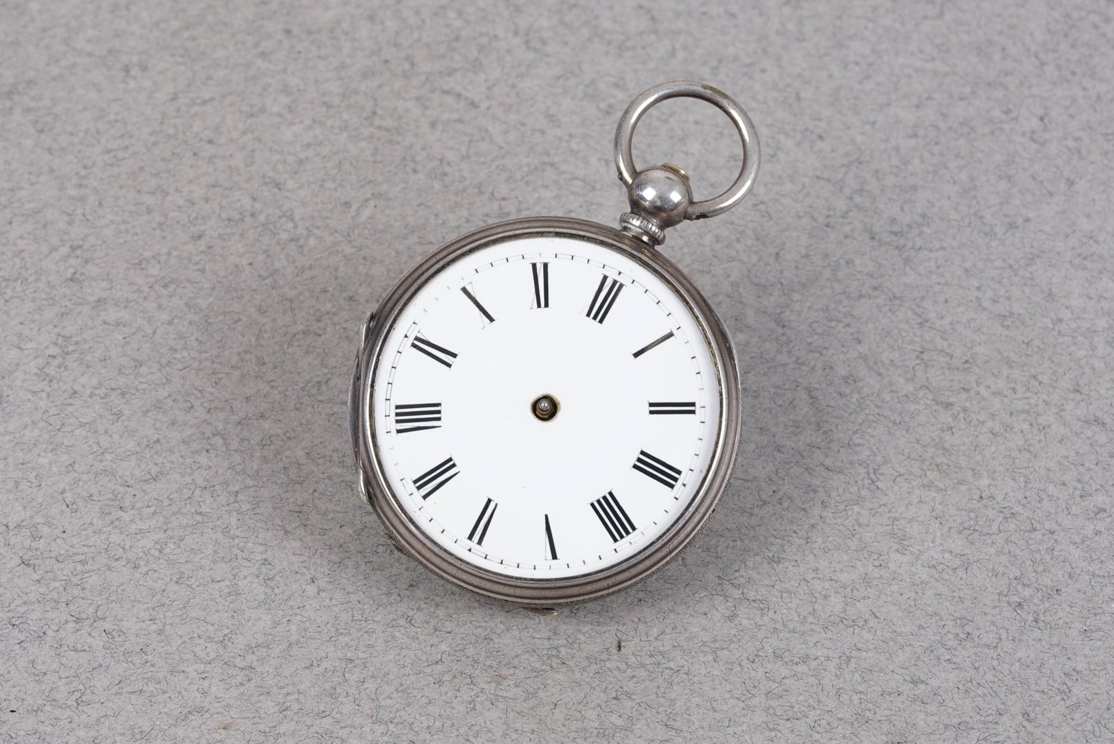 *TO BE SOLD WITHOUT RESERVE* 925 STERLING SILVER POCKET WATCH: *TO BE SOLD WITHOUT RESERVE* 925 STERLING SILVER POCKET WATCH, white enamel open faced dial, 40mm case, key wind movement. Currently not running, no glass or hands, Gross weight 37.60 grams. If you