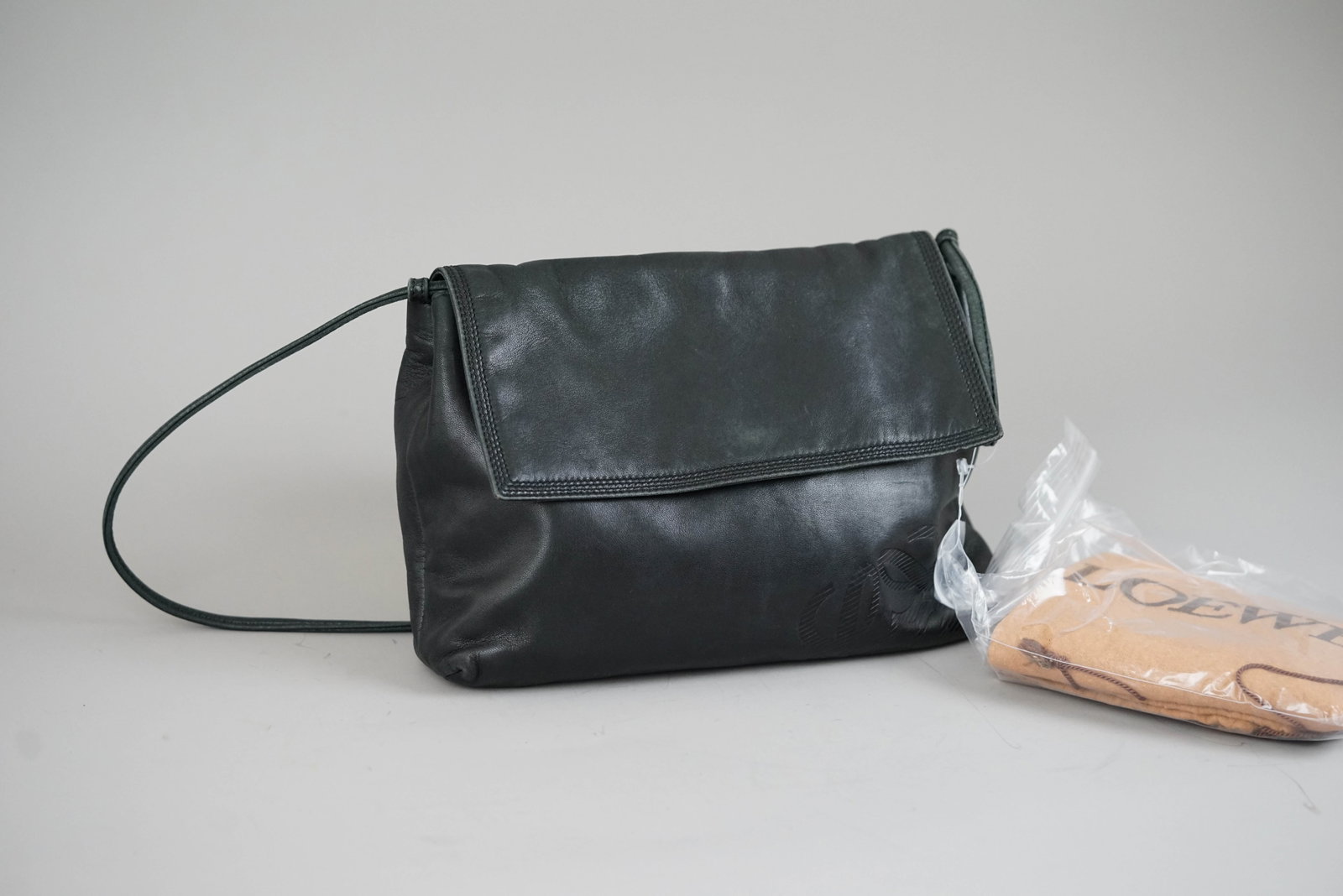 LOEWE ANAGRAM SHOULDER BAG LEATHER BLACK - 2