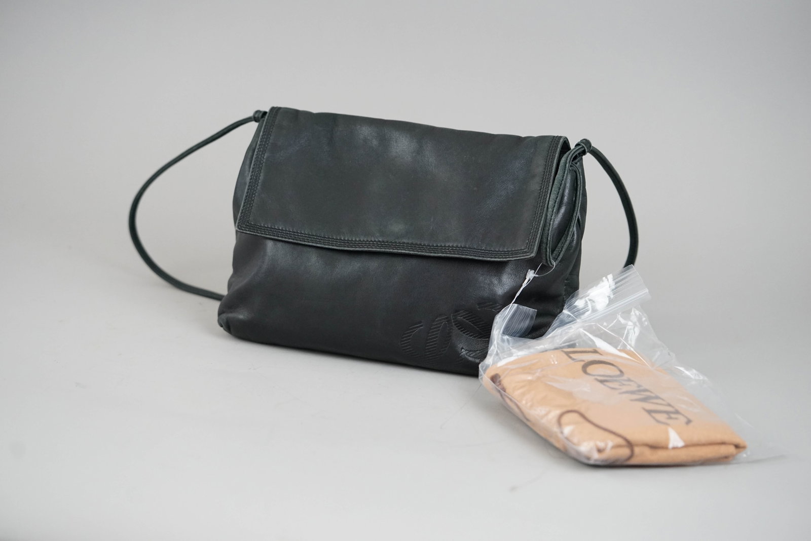 LOEWE ANAGRAM SHOULDER BAG LEATHER BLACK - 3