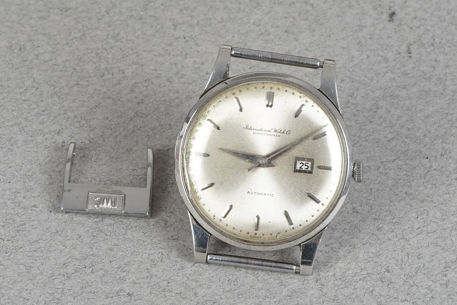 IWC SCHAFFHAUSEN AUTOMATIC DATE WRISTWATCH: IWC SCHAFFHAUSEN AUTOMATIC DATE WRISTWATCH DIAL: Dial with applied indices, date window, hands with Lume CASE: 35mm stainless steel, screw-down case back MOVEMENT: Automatic, IWC calibre BRACELET OR
