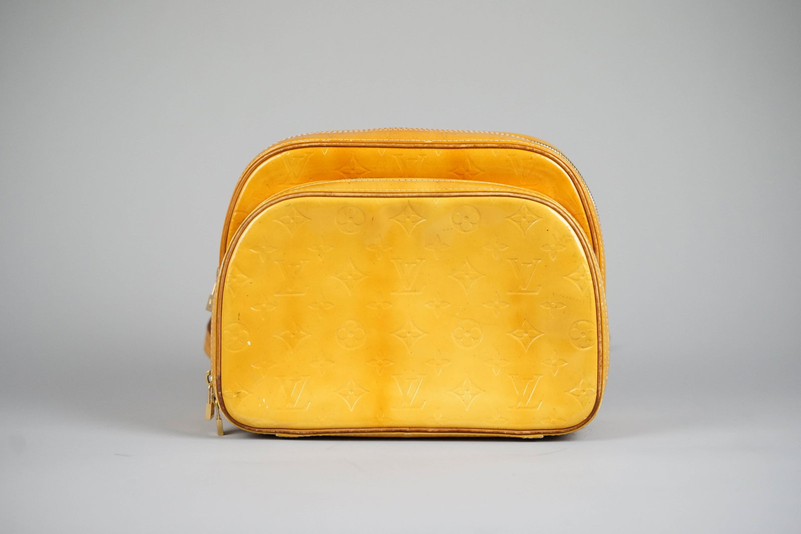 LOUIS VUITTON MONOGRAM VERNIS MARLEY BACKPACK M91039 CONDITION RANK: BC: LOUIS VUITTON MONOGRAM VERNIS MARLEY BACKPACK M91039 DIMENSIONS: Width 26cm, height 21cm, depth 11cm COLOUR: Yellow ACCESSORIES: N/A CONDITION RANK: BC If you have any questions regarding this lot