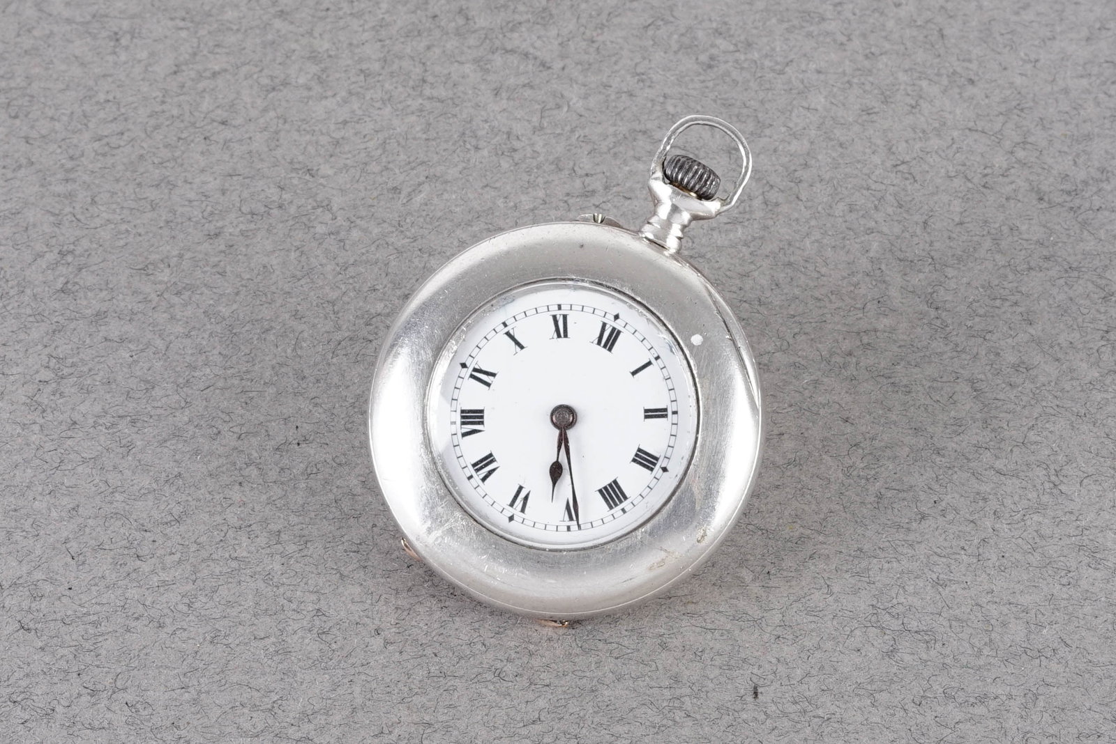 *TO BE SOLD WITHOUT RESERVE* LONGINES FOB WATCH STERLING SILVER: *TO BE SOLD WITHOUT RESERVE* LONGINES FOB WATCH STERLING SILVER, this watch is fitted with a circular white dial with roman numeral hour markers and hands. The 33mm 925 sterling silver case is fitted