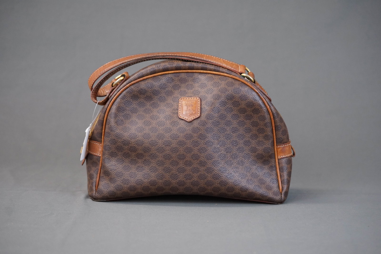 CELINE MACADAM HANDBAG: CELINE MACADAM HANDBAG DIMENSIONS: Width 28cm, height 19cm, depth 10cm COLOUR: brown MATERIAL: coated canvas ACCESSORIES: n/a CONDITION RANK: aged leather trim If you have any questions regarding this
