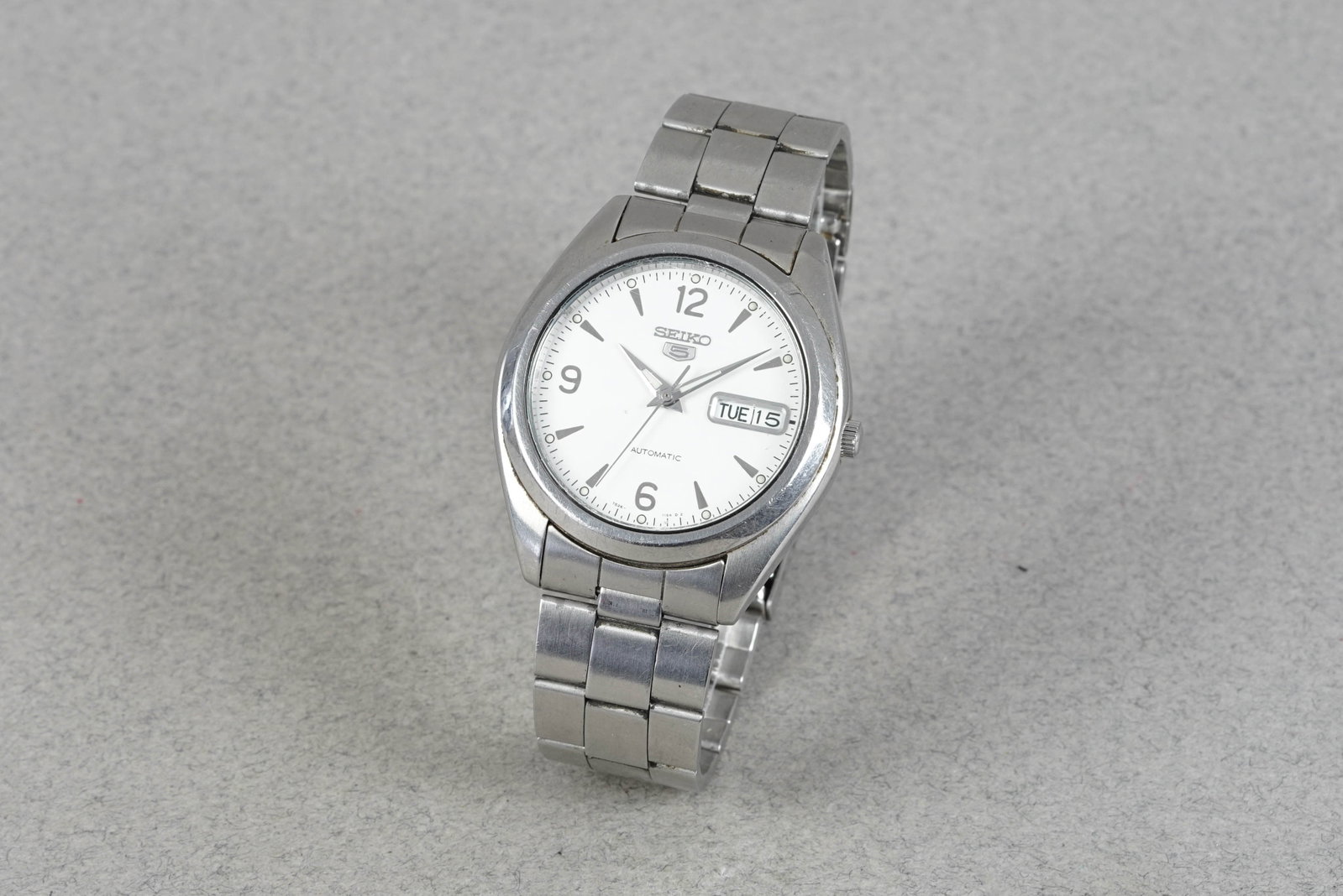 SEIKO 5 AUTOMATIC DAY DATE WRISTWATCH (1 of 4)