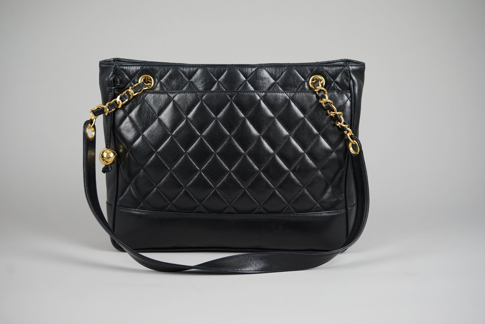 CHANEL MATELASSE CHAIN SHOULDER BAG LAMBSKIN BLACK CONDITION RANK: B: CHANEL MATELASSE CHAIN SHOULDER BAG LAMBSKIN BLACK DIMENSIONS: Width 30cm, height 25cm, depth 6cm COLOUR: Black MATERIAL: Leather ACCESSORIES: N/A CONDITION RANK: B If you have any questions