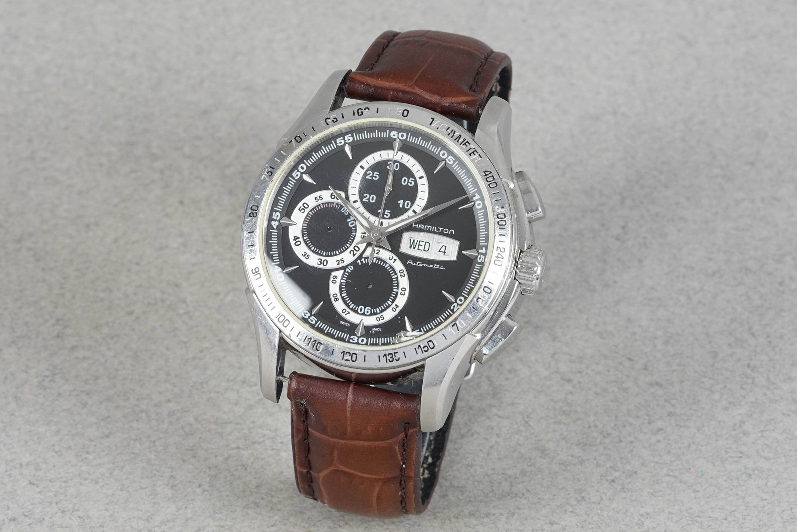 HAMILTON JAZZMASTER AUTOMATIC CHRONOGRAPH REF. H328160: HAMILTON JAZZMASTER AUTOMATIC CHRONOGRAPH REF. H328160 DIAL: black and steel circular dial, dagger hands and hour markers,3 sub dials, day date window CASE: 48mm steel case MOVEMENT: automatic