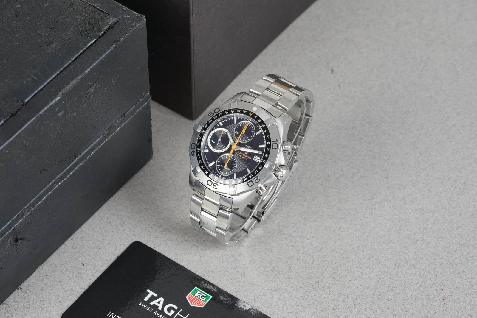 TAG HEUER AQUARACER AUTOMATICCHRONOGRAPH W/ BOX & GUARANTEE REF. CAF2113: TAG HEUER AQUARACER AUTOMATIC CHRONOGRAPH W/ BOX & GUARANTEE CARD DIAL: Black dial, chronograph sub dials at 3, 6, 9, date window, applied indices CASE: 41mm stainless steel, rotating bezel,