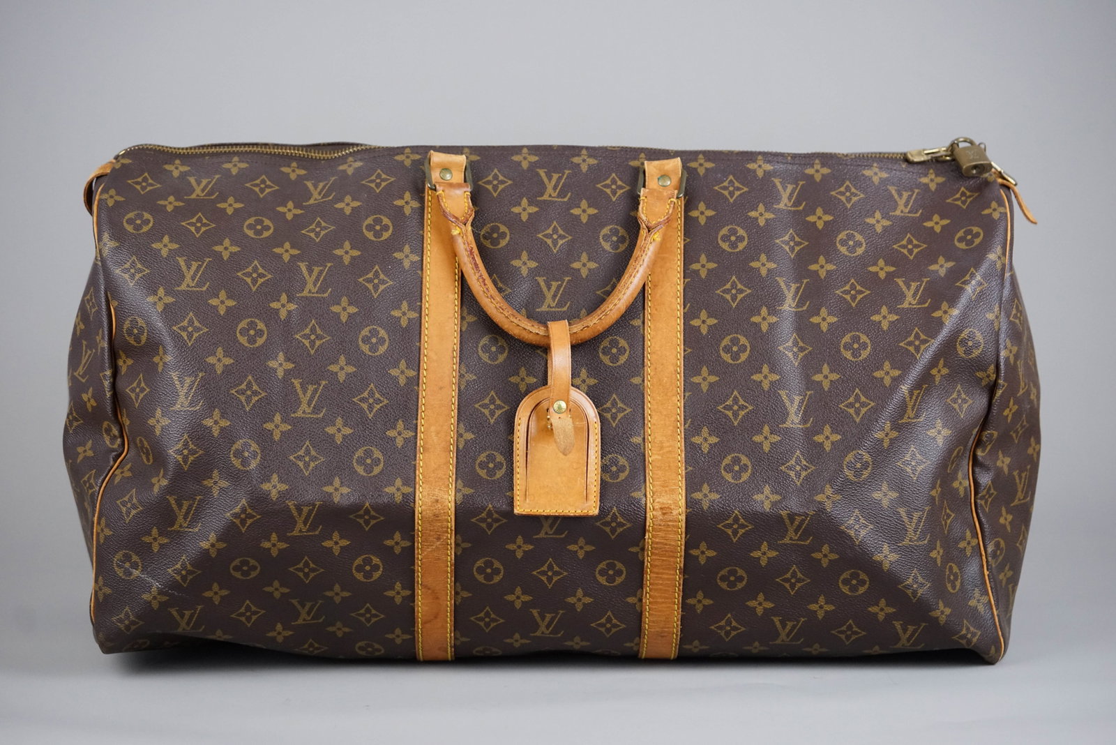 LOUIS VUITTON MONOGRAM 60 BOSTON BAG M41422 MI881: LOUIS VUITTON MONOGRAM 60 BOSTON BAG M41422 MI881, width 60cm, height 32cm, depth 25cm. If you have any questions regarding this lot please contact us. For further information on our auction, please