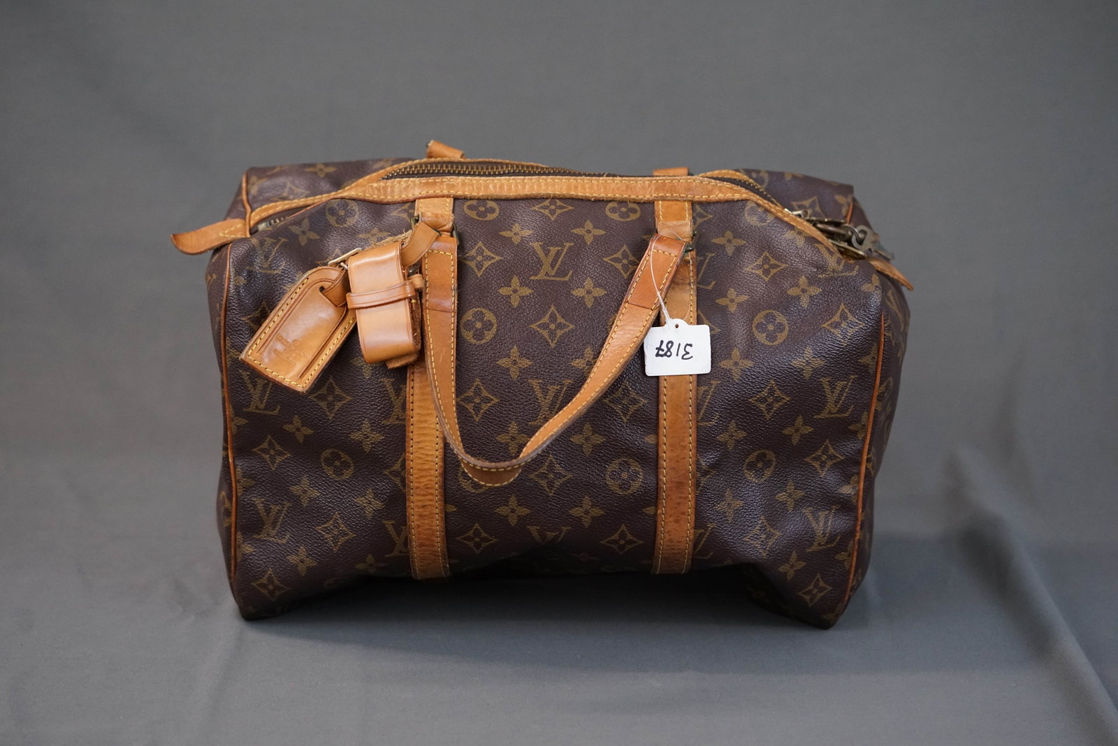 LOUIS VUITTON MONOGRAM 40 KEEPALL BOSTON BAG: LOUIS VUITTON MONOGRAM 40 KEEPALL BOSTON BAG, width cm, height cm, depth cm. If you have any questions regarding this lot please contact us. For further information on our auction, please refer to