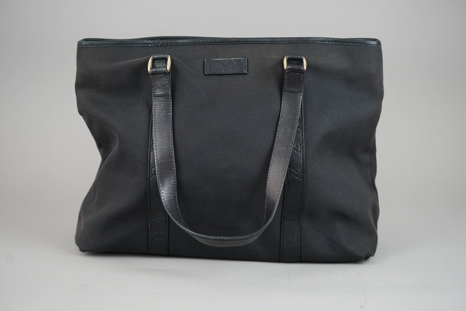 GUCCI GUCCISSIMA TOTE BAG CANVAS LEATHER 204991 BLACK: GUCCI GUCCISSIMA TOTE BAG CANVAS LEATHER 204991 BLACK DIMENSIONS: Width 39cm, height 29cm, depth 10cm COLOUR: black MATERIAL: canvas ACCESSORIES: n/a CONDITION RANK: B If you have any questions regard