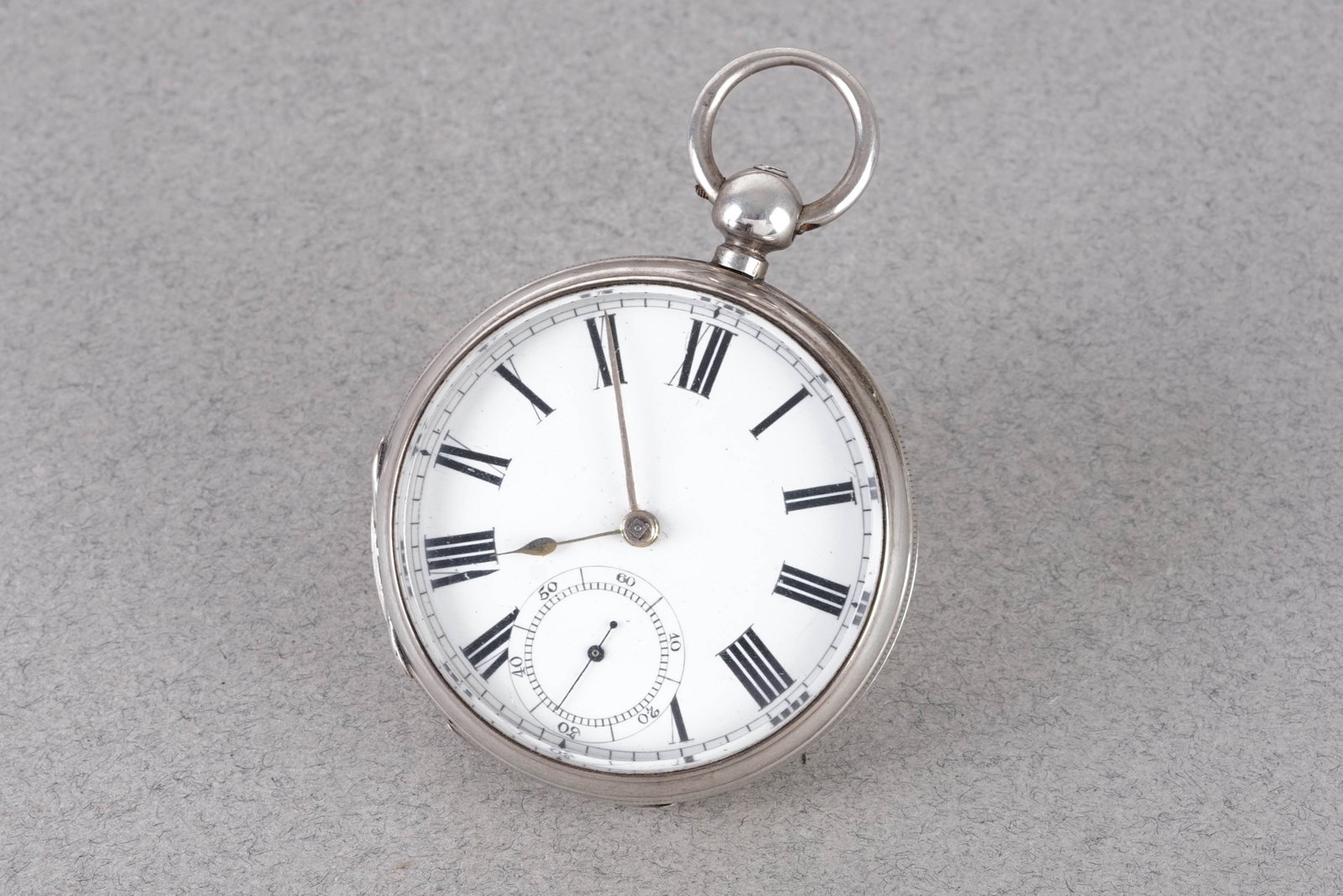 *TO BE SOLD WITHOUT RESERVE* WALTHAM 925 STERLING SILVER POCKET WATCH CIRCA 1879: *TO BE SOLD WITHOUT RESERVE* WALTHAM 925 STERLING SILVER POCKET WATCH CIRCA 1879, this watch is fitted with a circular white dial with roman numeral hour markers and hands. The 52mm sterling silver