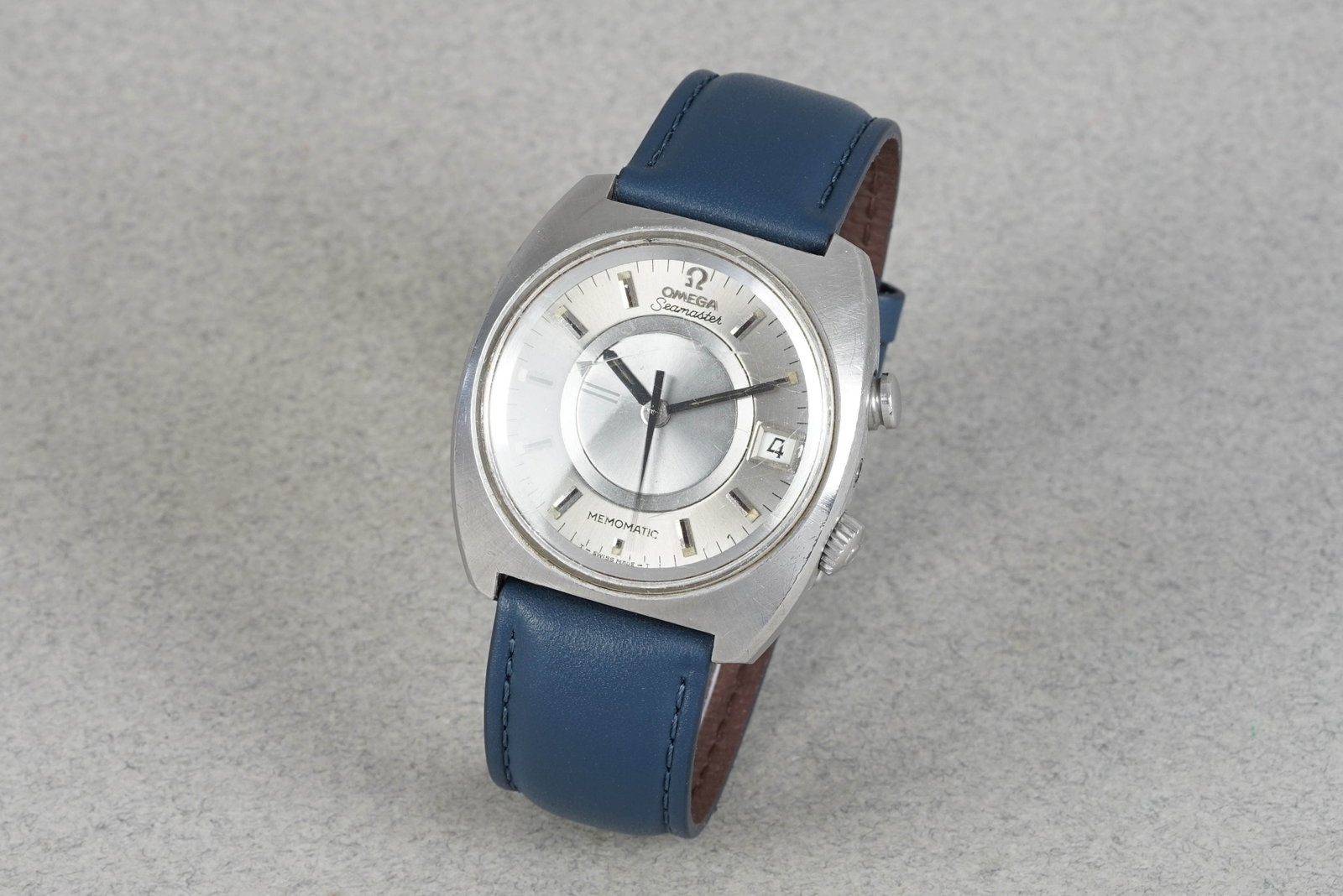 OMEGA SEAMASTER MEMOMATIC WRISTWATCH REF. 166.072 CIRCA 1971: OMEGA SEAMASTER MEMOMATIC WRISTWATCH REF. 166.072 CIRCA 1971 DIAL: circular silver dial CASE: 40mm brushed steel case ,circular steel dial with date window, baton hour markers and hands MOVEMENT: