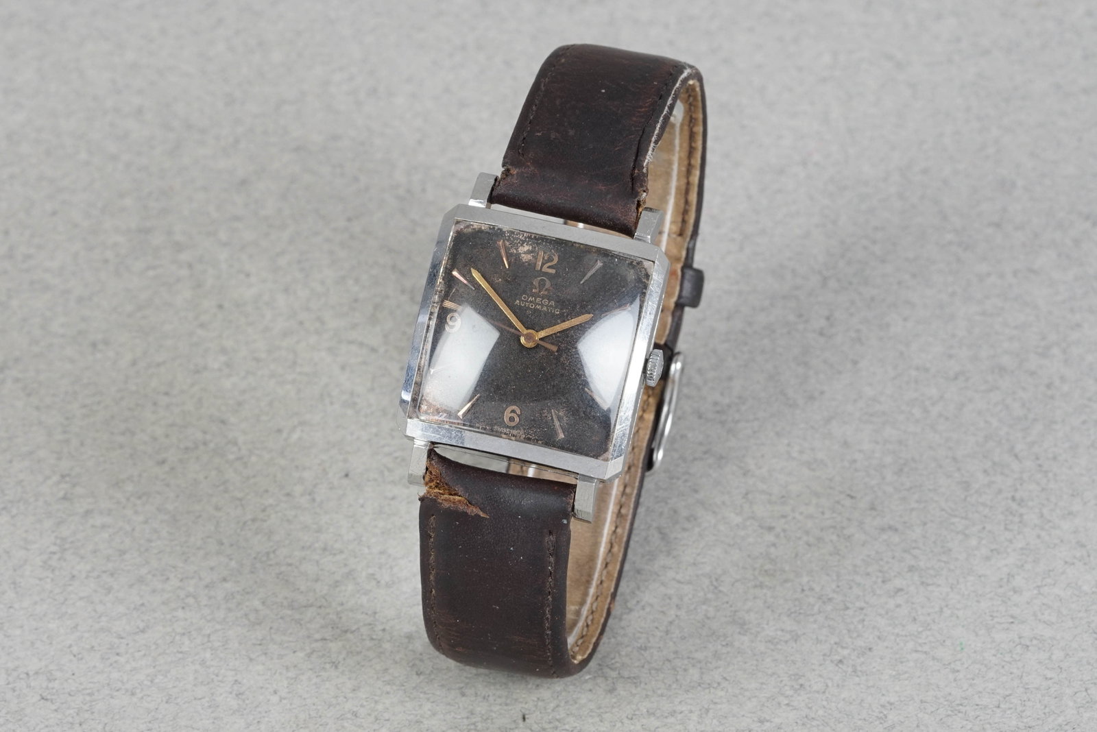 OMEGA COCCIOLATONE REF. 3971-5 SC CIRCA 1956: OMEGA COCCIOLATONE REF. 3971-5 SC CIRCA 1956 DIAL: Dial with applied indices, hands with Lume, vintage 1950s styling CASE: 34mm stainless steel case, screw-down case back, circa 1956 MOVEMENT: