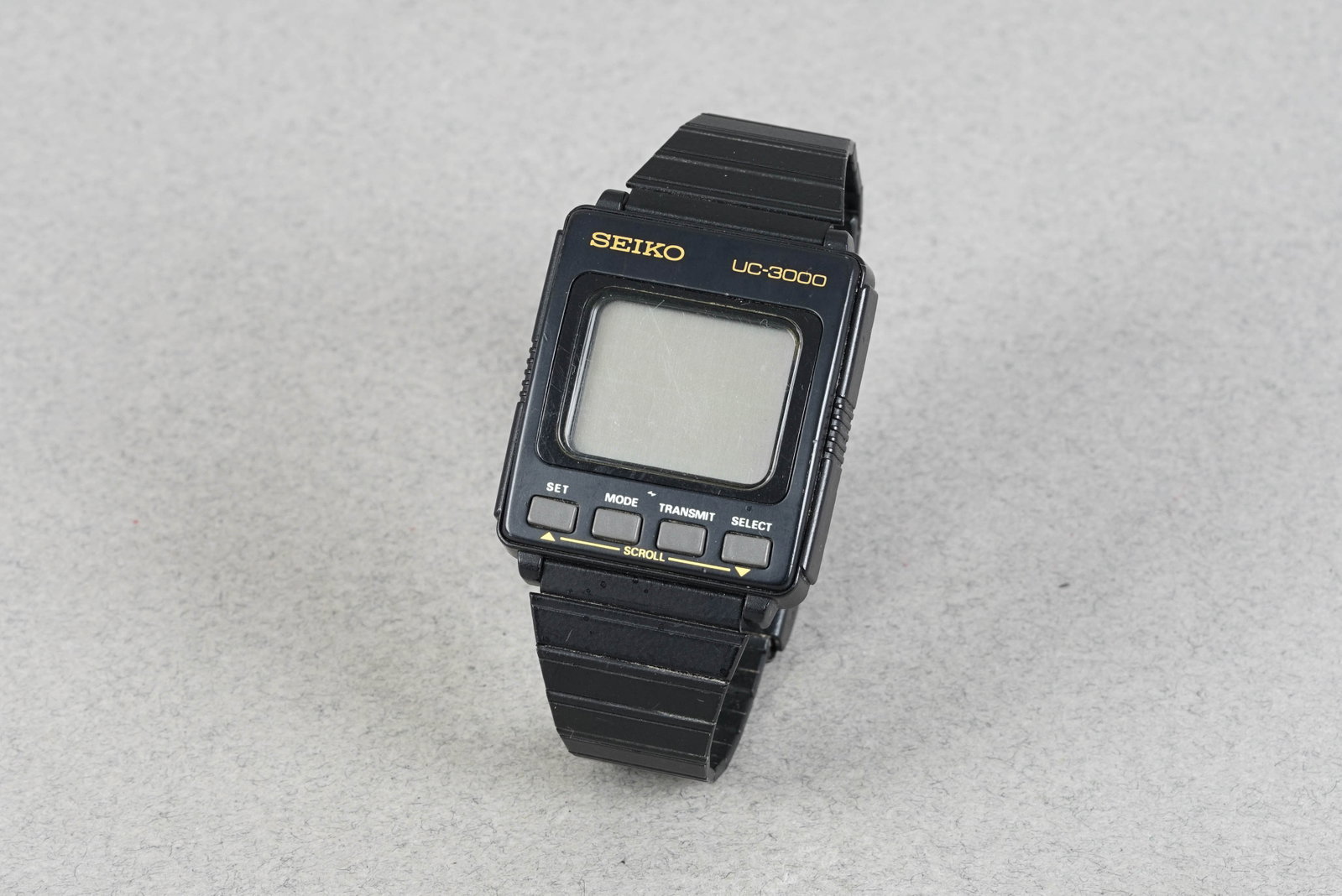 SEIKO UC-3000 DIGITAL WRISTWATCH: SEIKO UC-3000 DIGITAL WRISTWATCH DIAL: Digital display CASE: 35mm case MOVEMENT: Quartz BRACELET OR STRAP: Black ACCESSORIES: N.A CONDITION NOTES: Currently not running If you have any questions