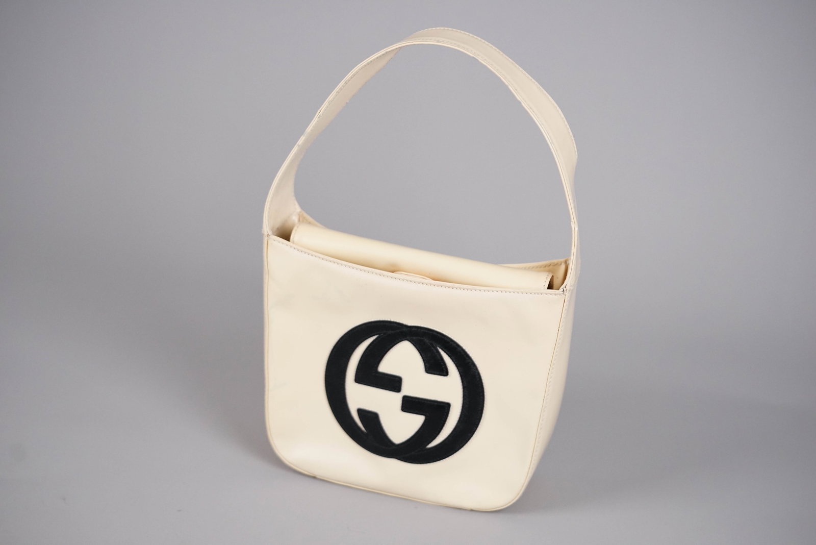 GUCCI PATENT LEATHER GG CREAM HANDBAG - 3