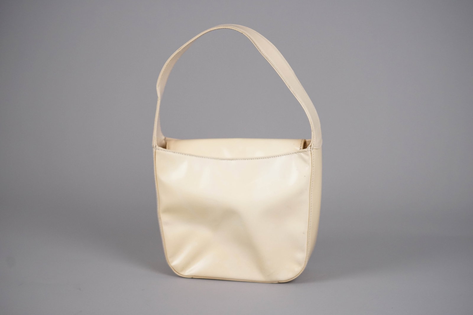 GUCCI PATENT LEATHER GG CREAM HANDBAG - 6