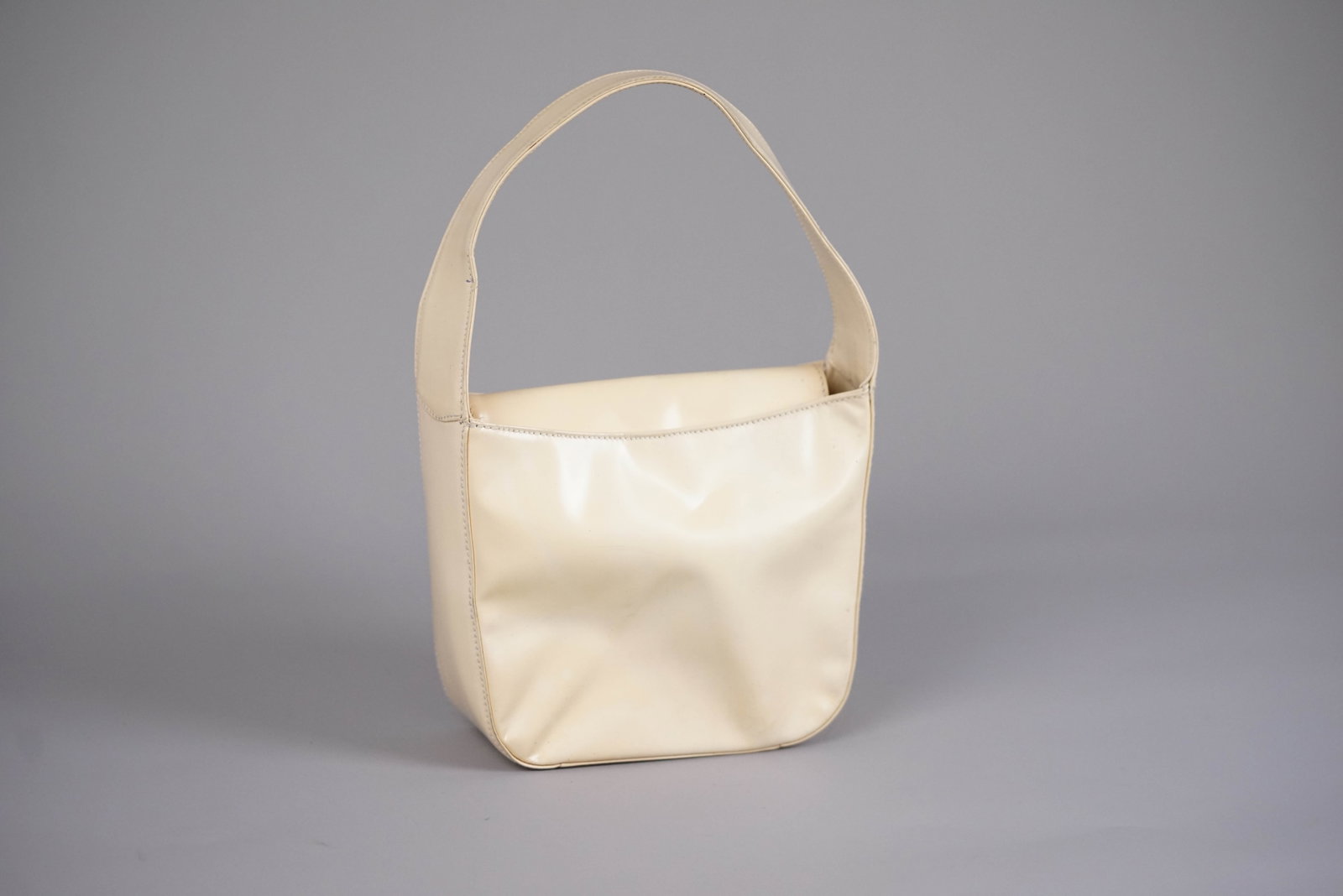 GUCCI PATENT LEATHER GG CREAM HANDBAG - 7