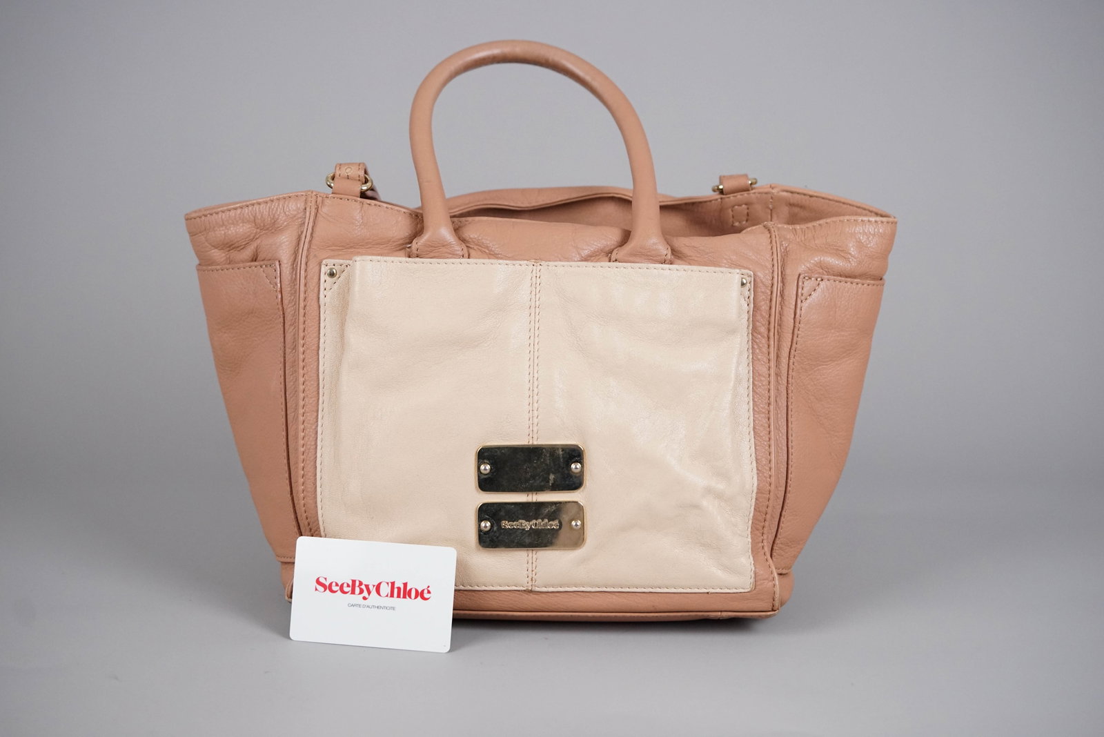 SEE BY CHLOE TWO TONE LEATHER HANDBAG: SEE BY CHLOE TWO TONE LEATHER HANDBAG, width 25cm, height 22cm, depth 15cm. If you have any questions regarding this lot please contact us. For further information on our auction, please refer to our