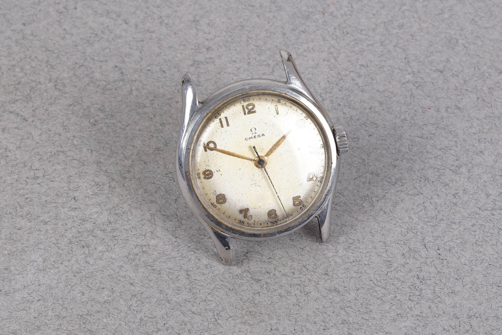 *NO RESERVE* OMEGA ARABIC DIAL WRISTWATCH REF. 2328-1 CIRCA 1944 - 2