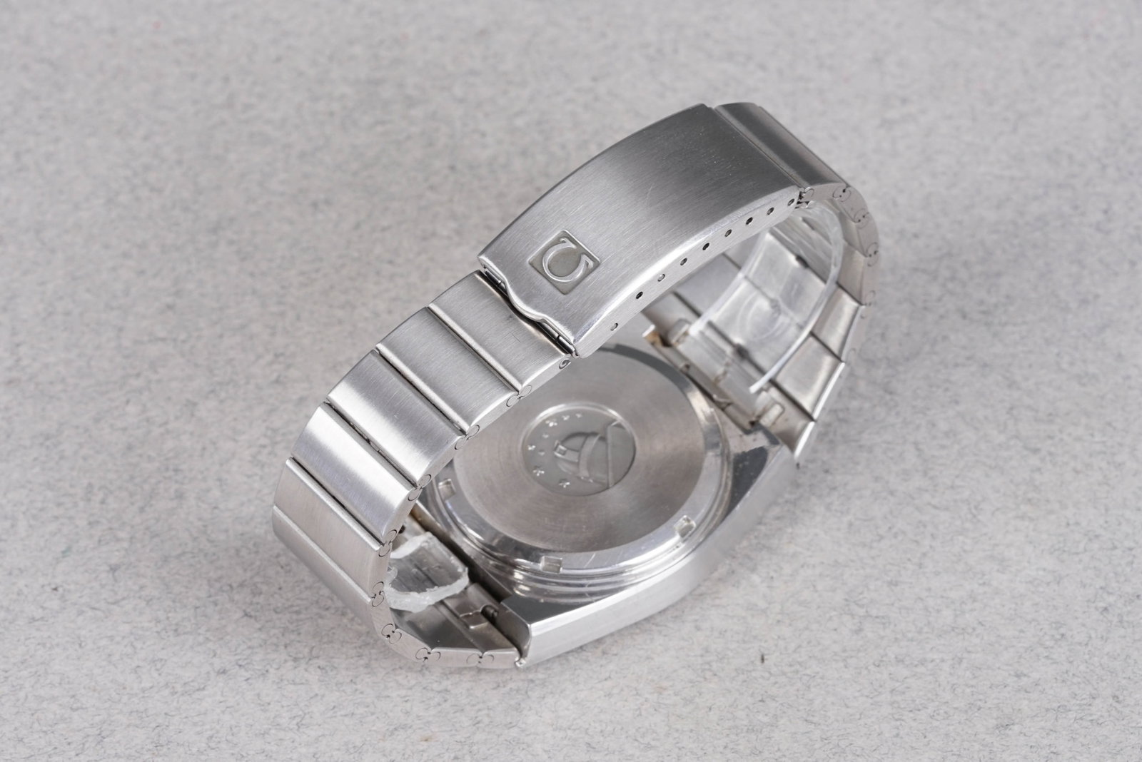 OMEGA CONSTELLATION MEGAQUARTZ 32 KHZ DAY DATE W/ GUARANTEE PAPERS REF. 3960809 CIRCA 1975 - 4